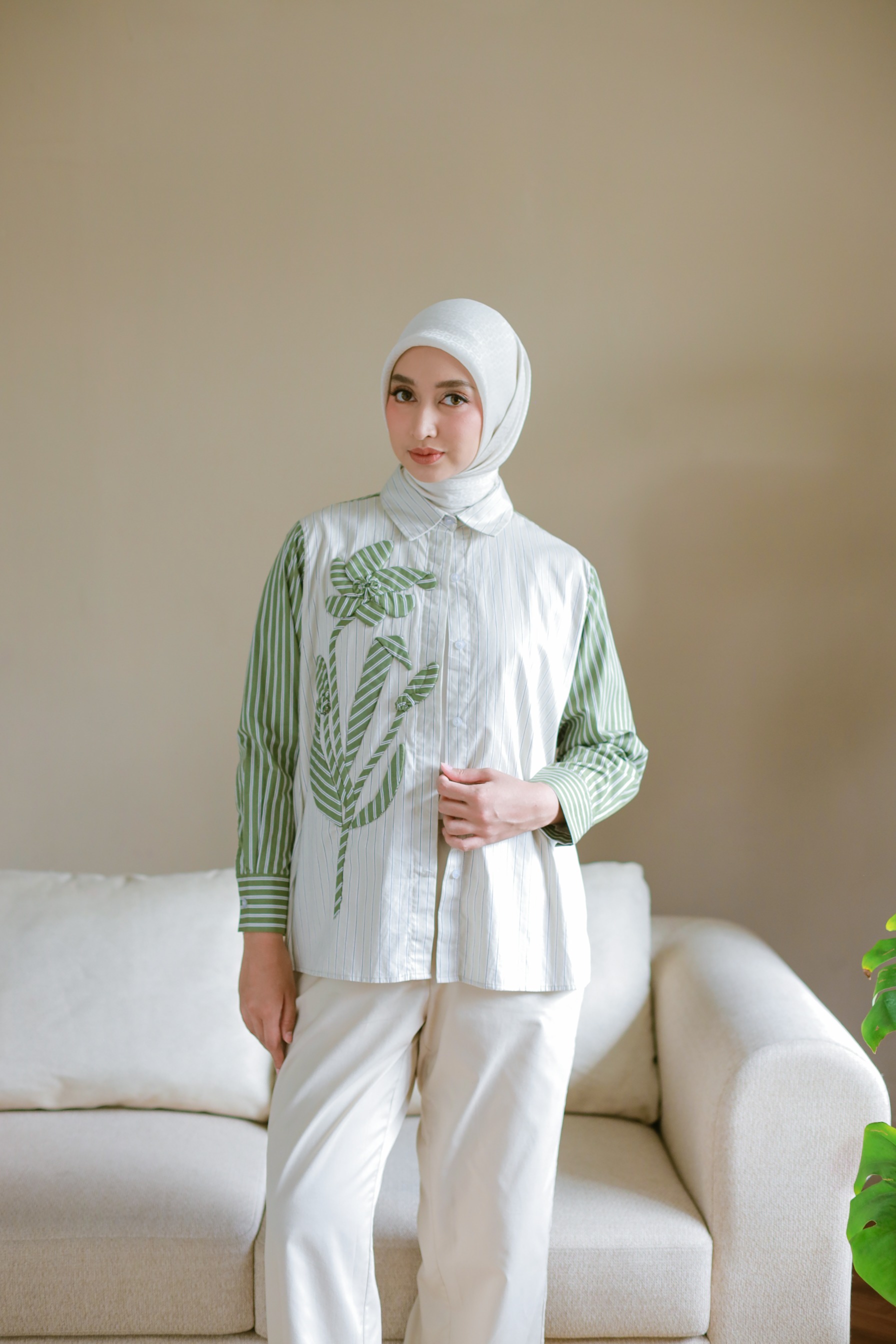CALLA  3D UPPLIQUE SHIRT - GHANIEA