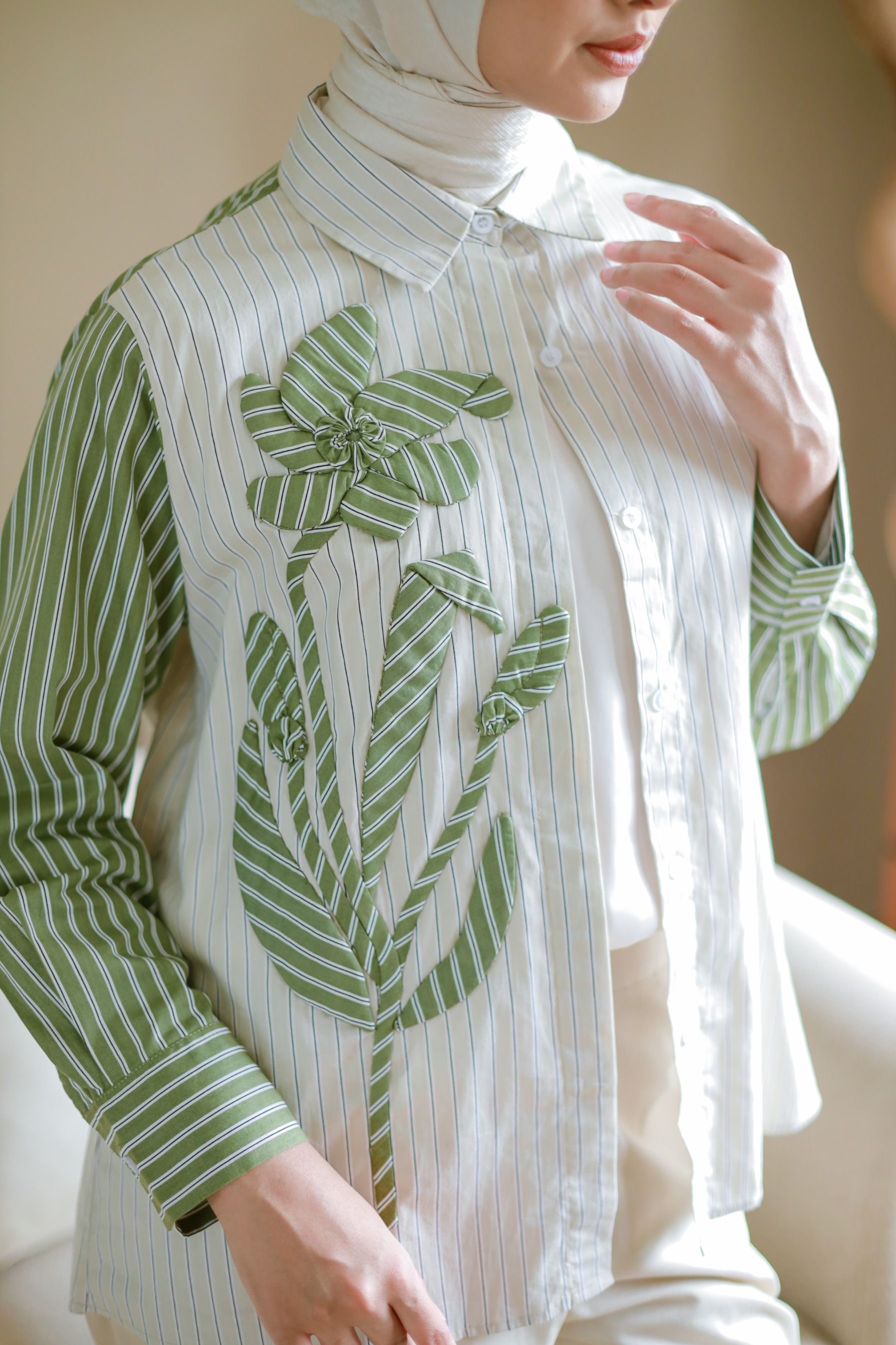CALLA  3D UPPLIQUE SHIRT - GHANIEA