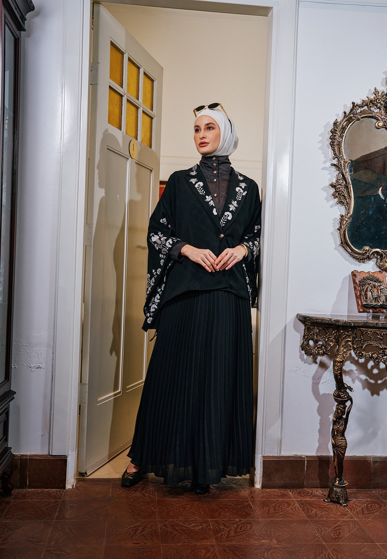 ALRESQHA OUTER - VIVI ZUBEDI
