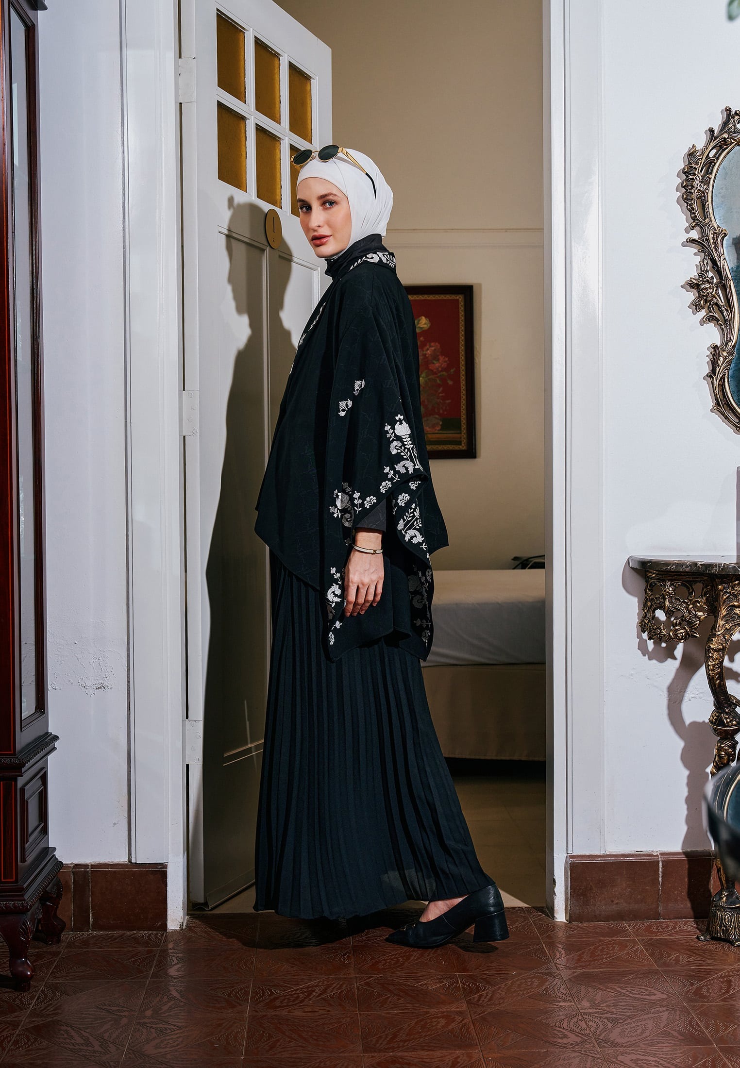 ALRESQHA OUTER - VIVI ZUBEDI