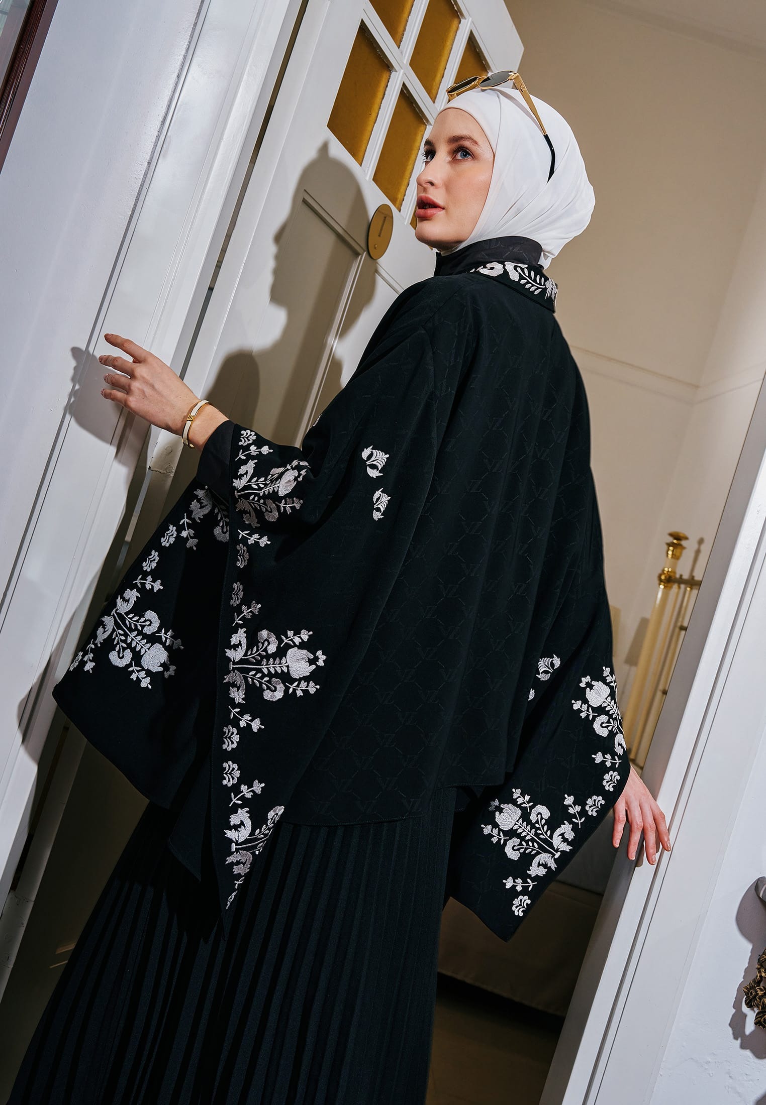 ALRESQHA OUTER - VIVI ZUBEDI