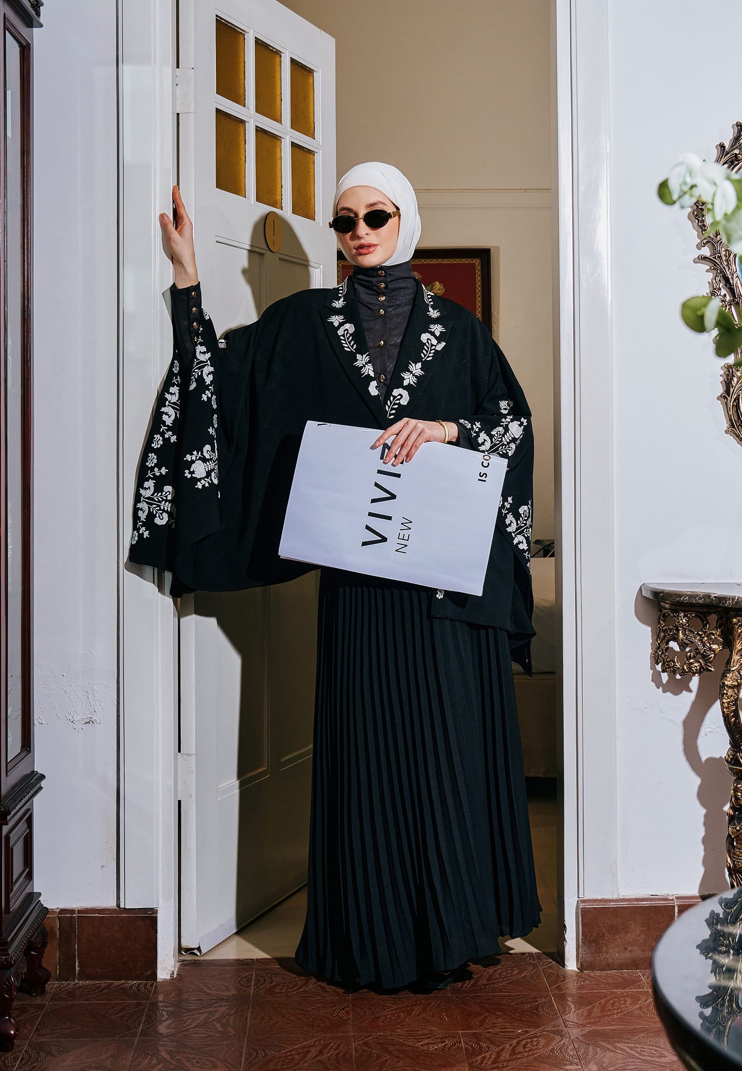 ALRESQHA OUTER - VIVI ZUBEDI