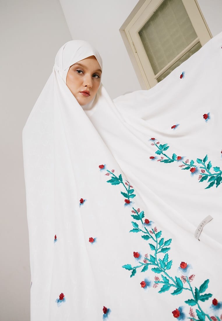 ALRESQHA PRAYER ROBE - VIVI ZUBEDI