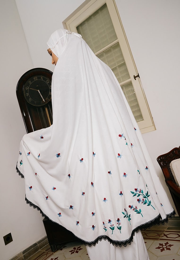 ALRESQHA PRAYER ROBE - VIVI ZUBEDI