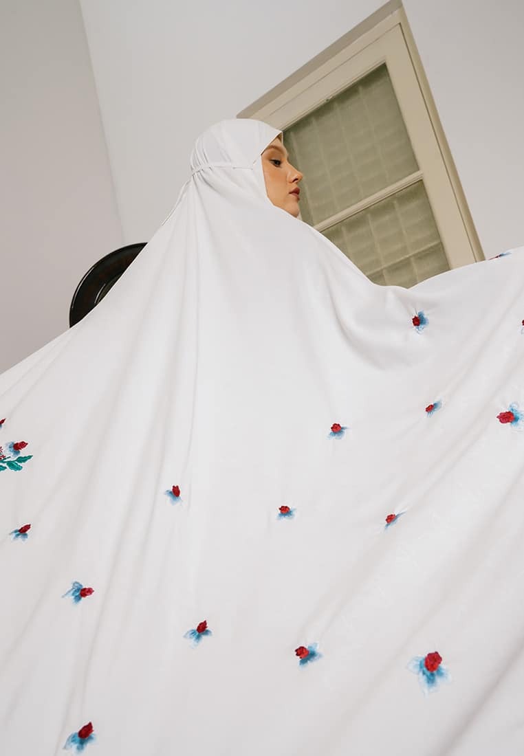 ALRESQHA PRAYER ROBE - VIVI ZUBEDI