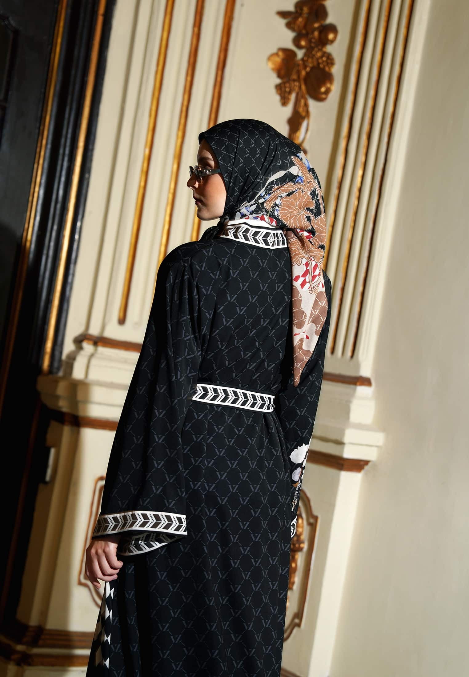LLARYONA ABAYA - VIVI ZUBEDI
