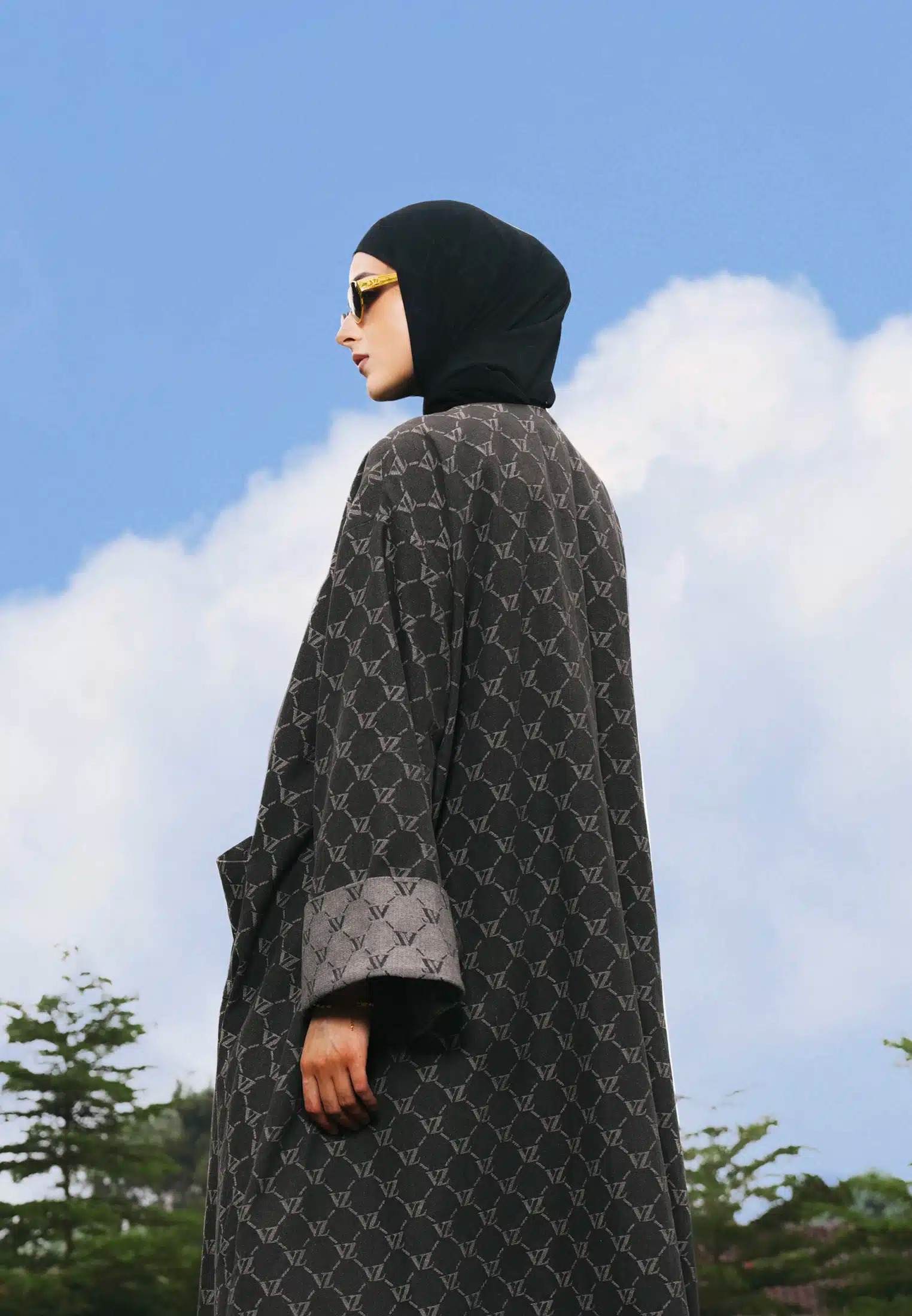 SIGNAIRE ABAYA - VIVI ZUBEDI