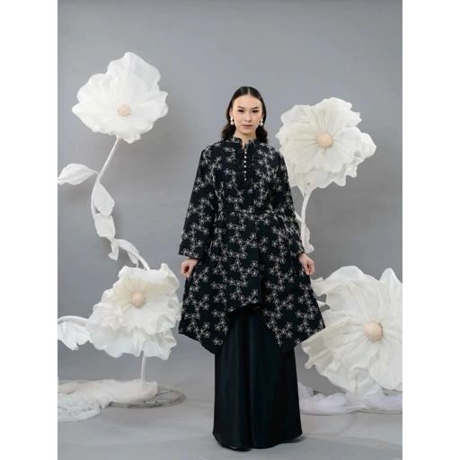 Image of ZALINA TUNIK - SIMPLYVEEWEE