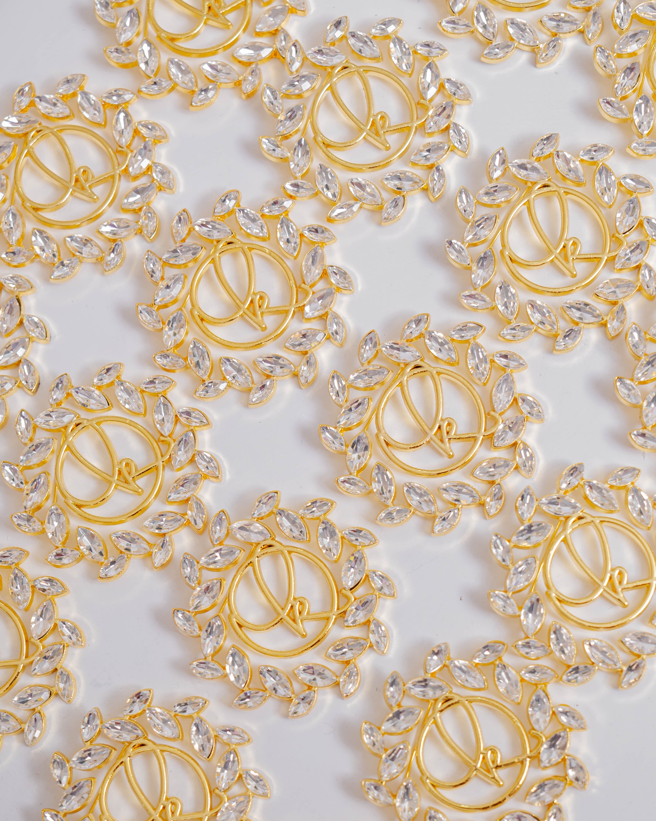 Brooch Mewah Kiciks