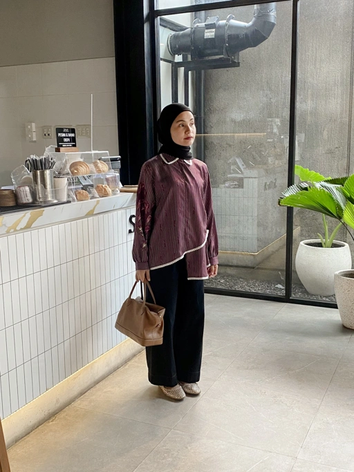 Image of Anggun Top Maroon