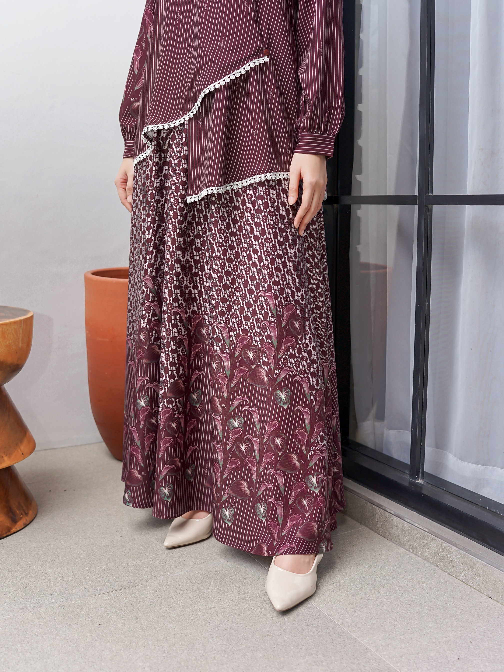  Anggun Oneset Maroon
