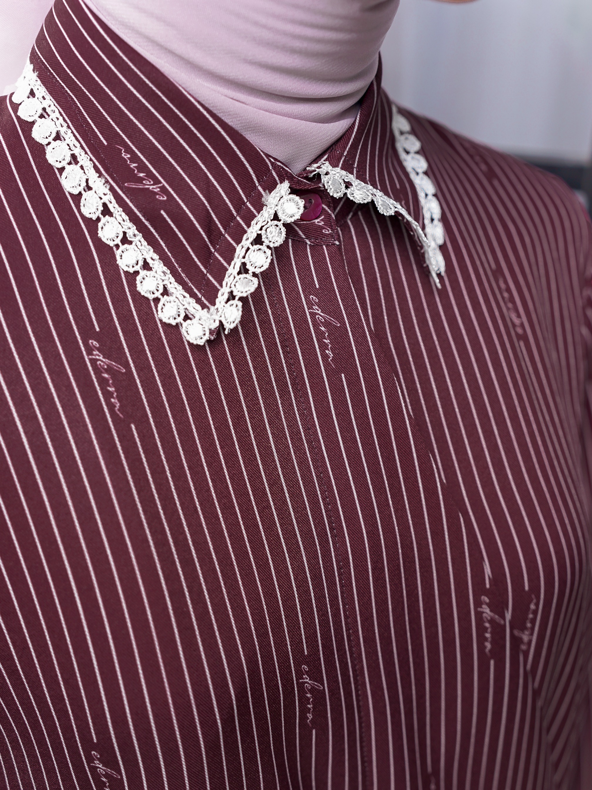  Anggun Oneset Maroon