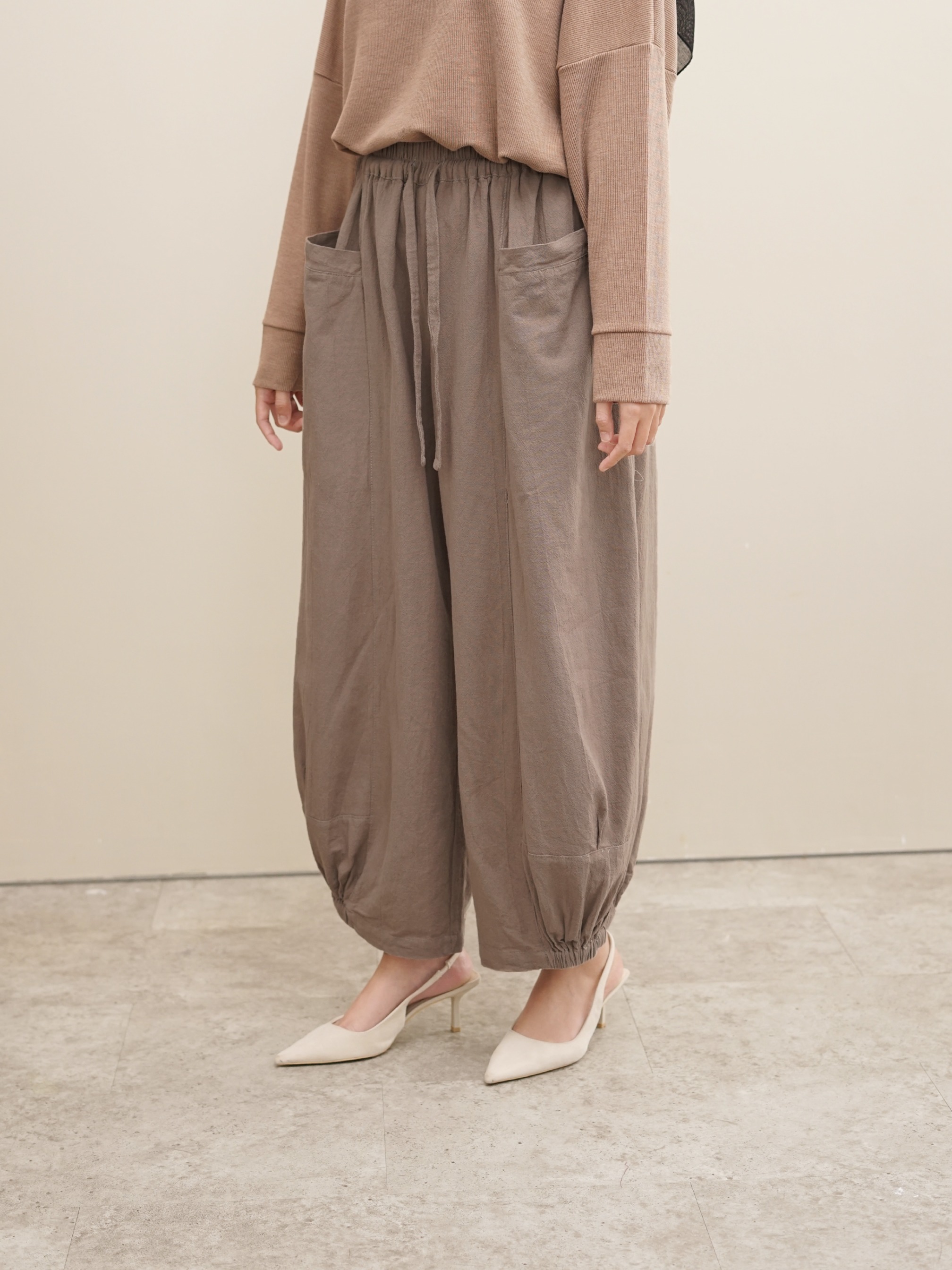 Leora Pants Simply Taupe