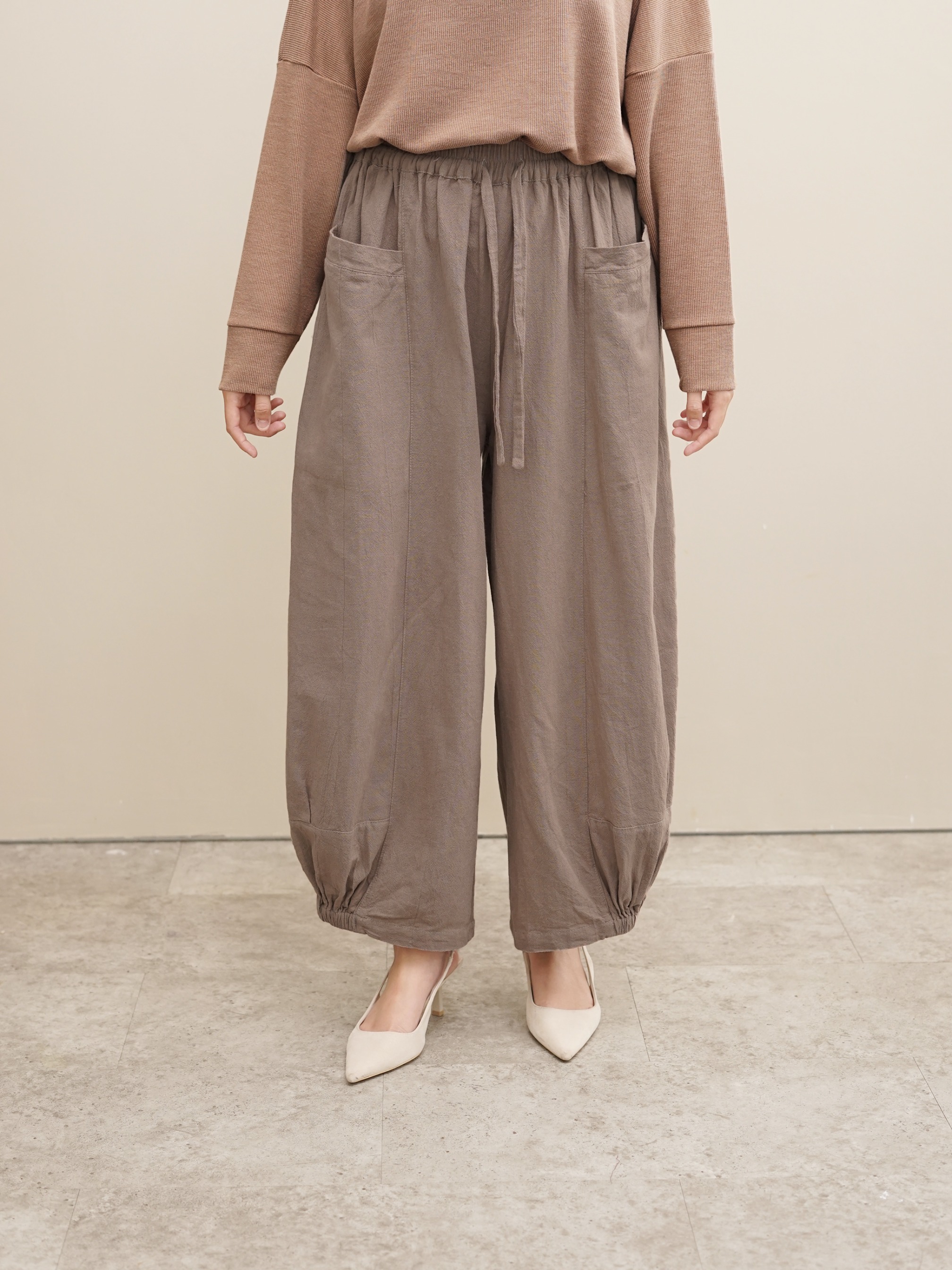 Leora Pants Simply Taupe