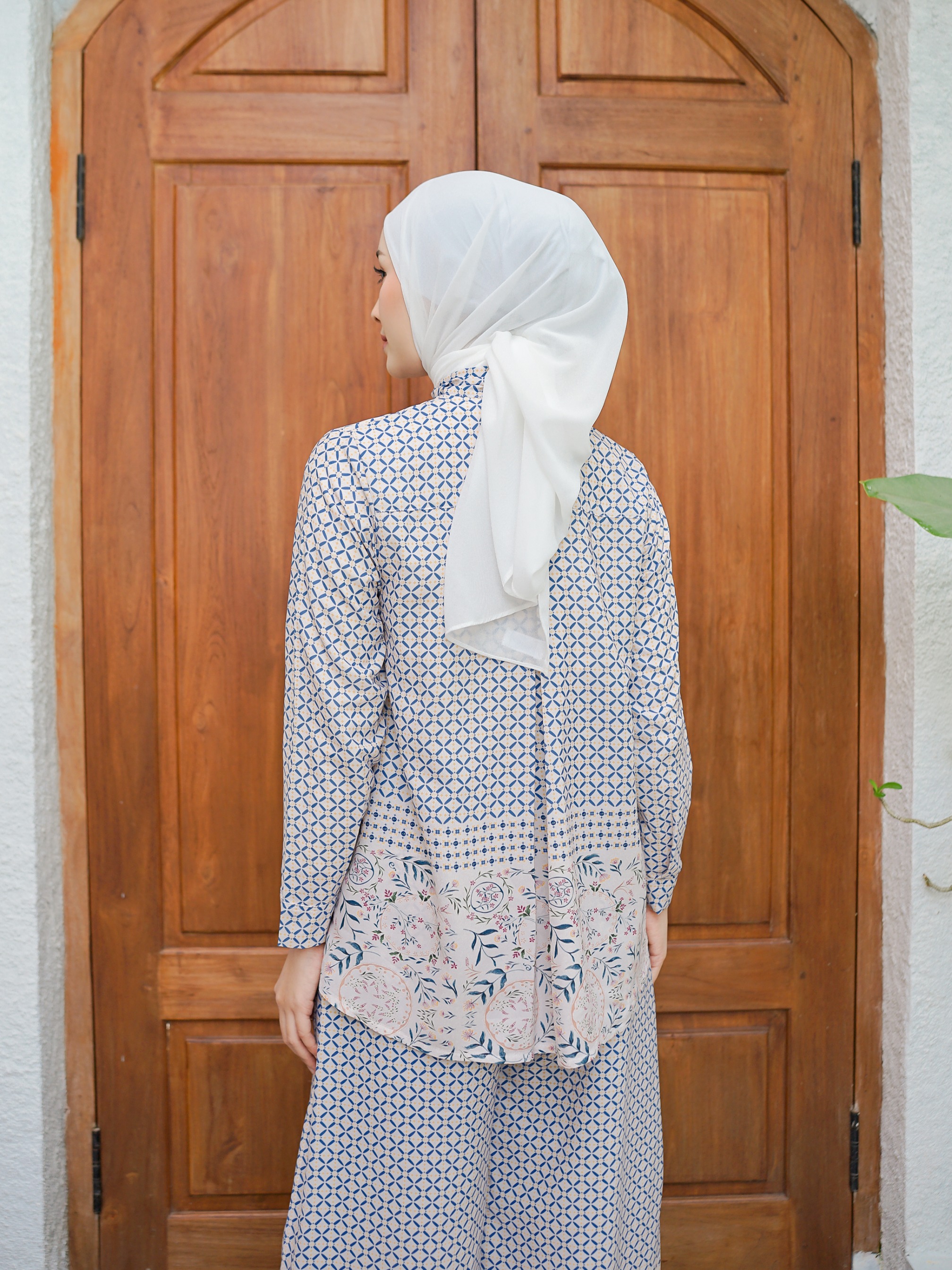 Tulus Set Blue Perennial