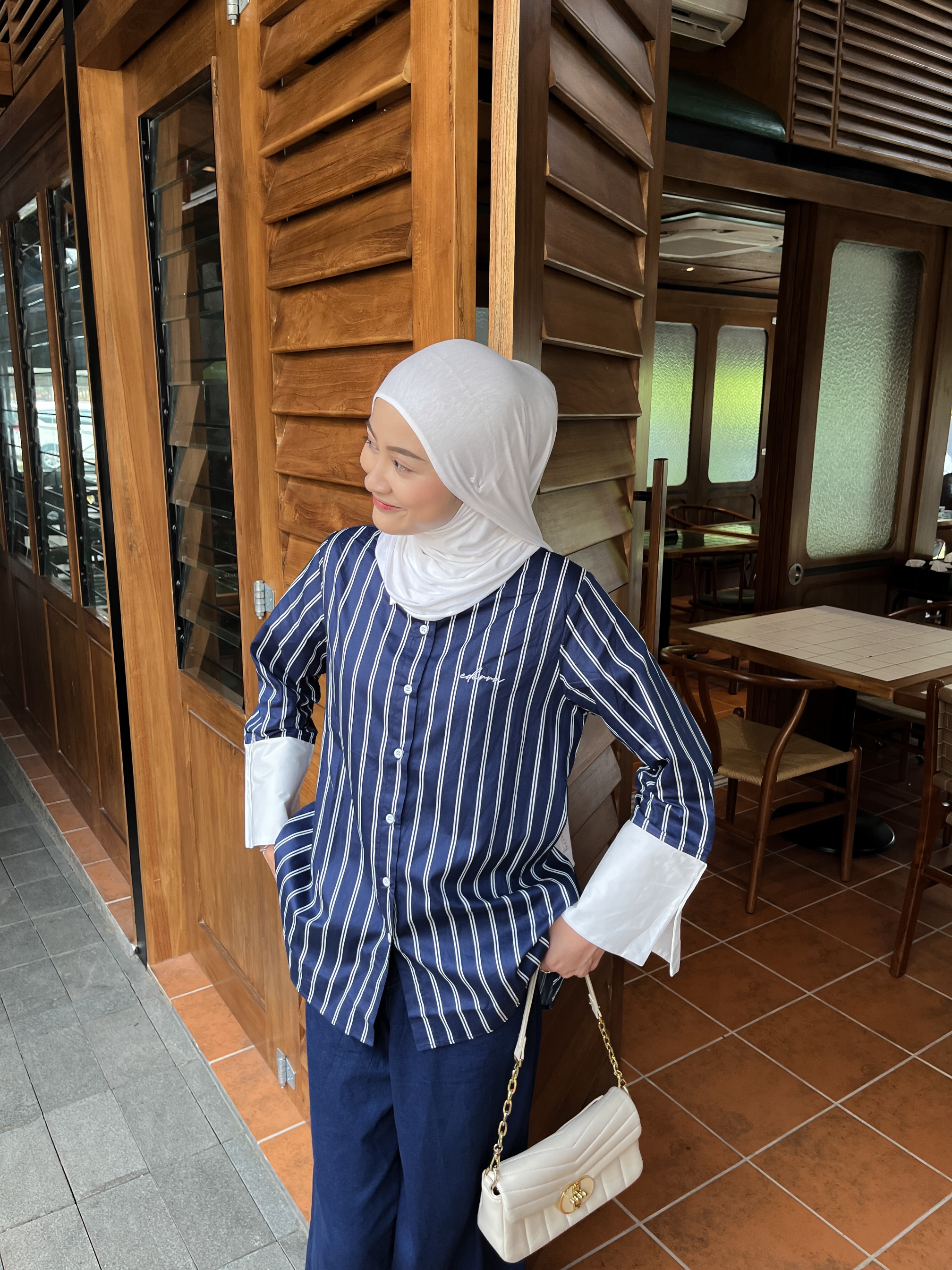 Kalea Top Navy Peony