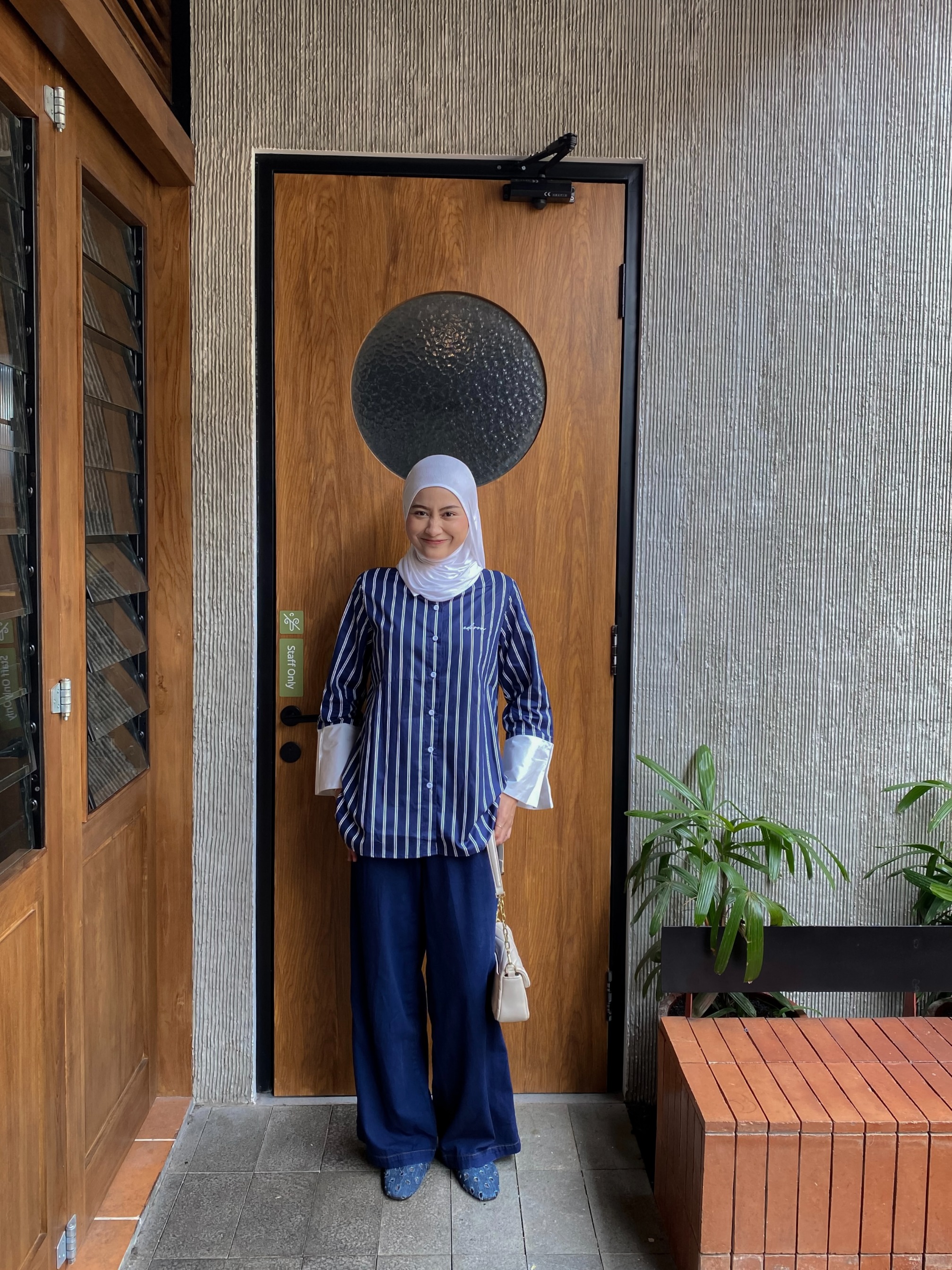 Kalea Top Navy Peony