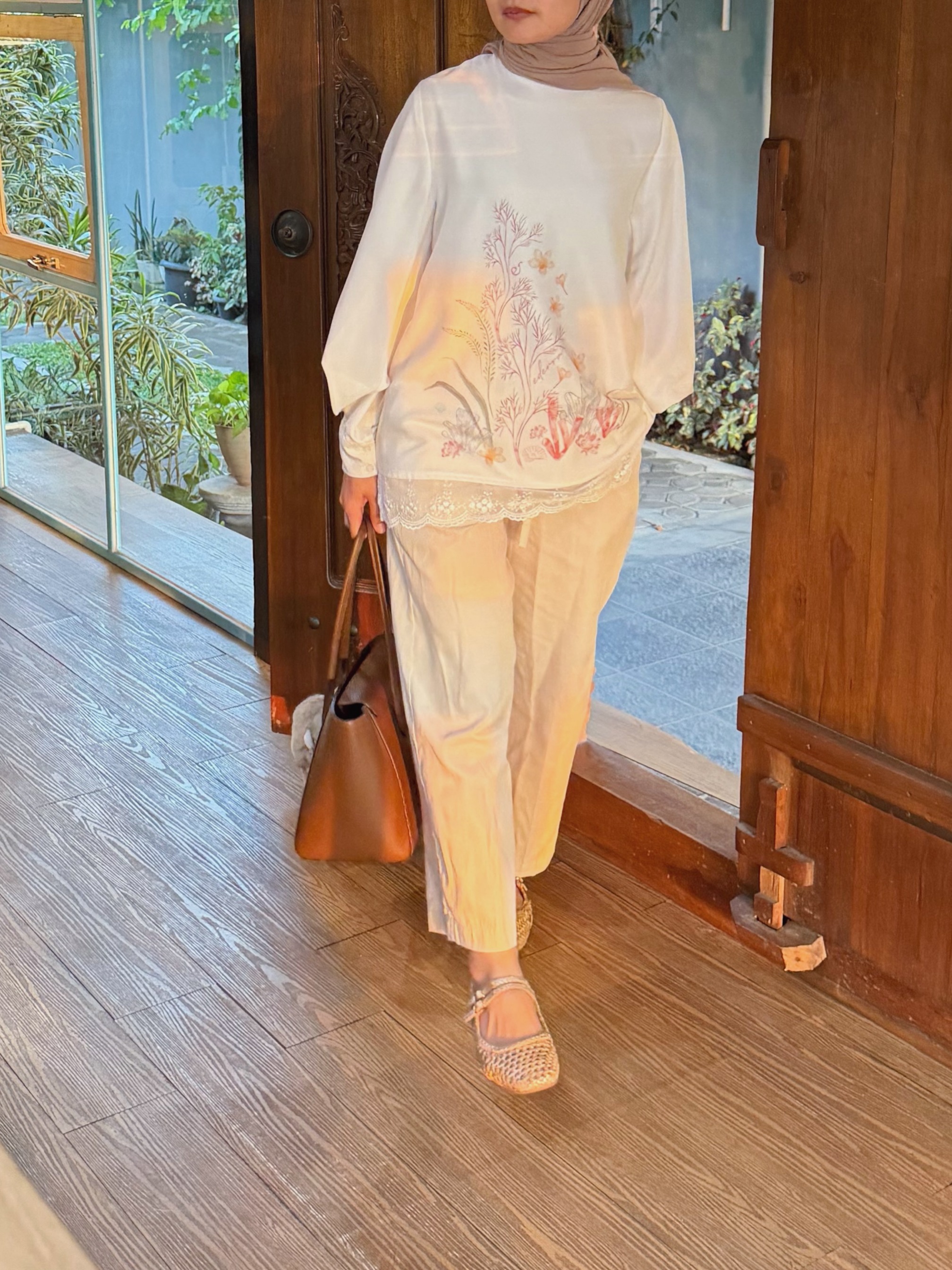 Keira Set Ivory (Top dan Pants)