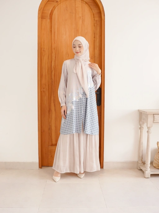 Image of Arunika Tunic Sea Pearl