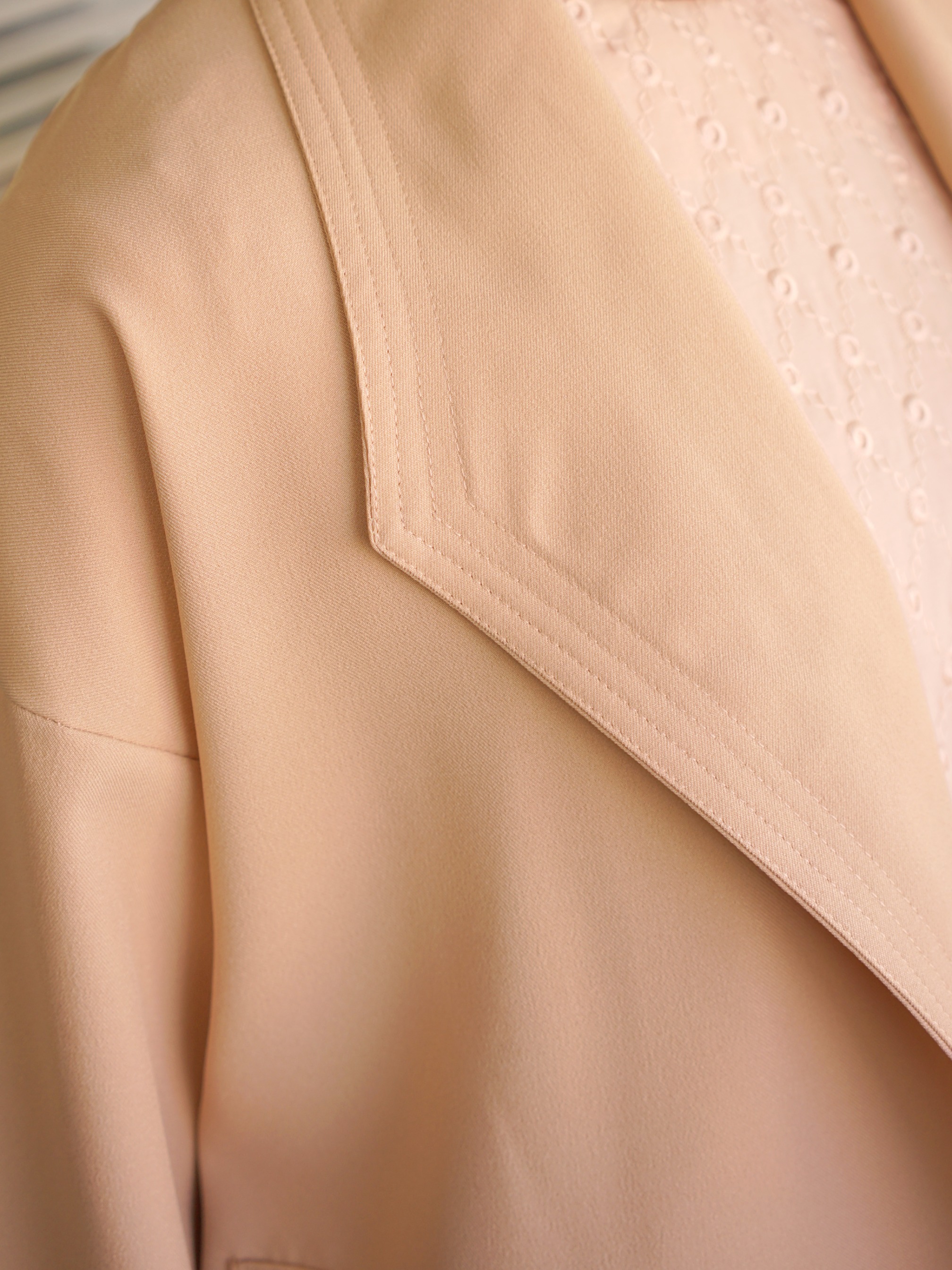 Jeda outer Creamy