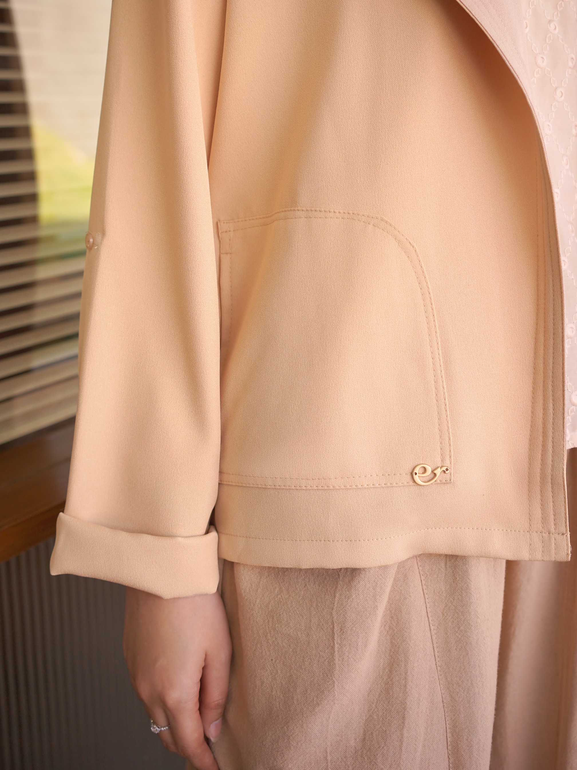 Jeda outer Creamy