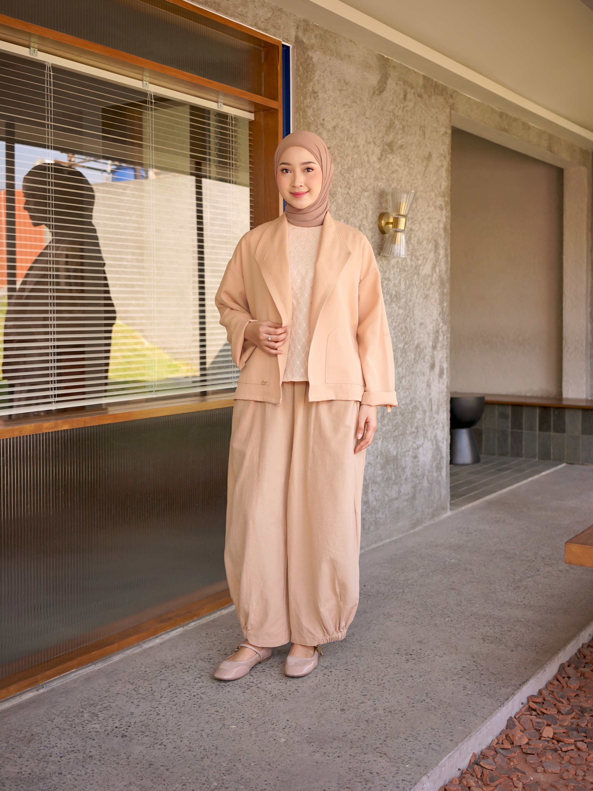 Jeda outer Creamy