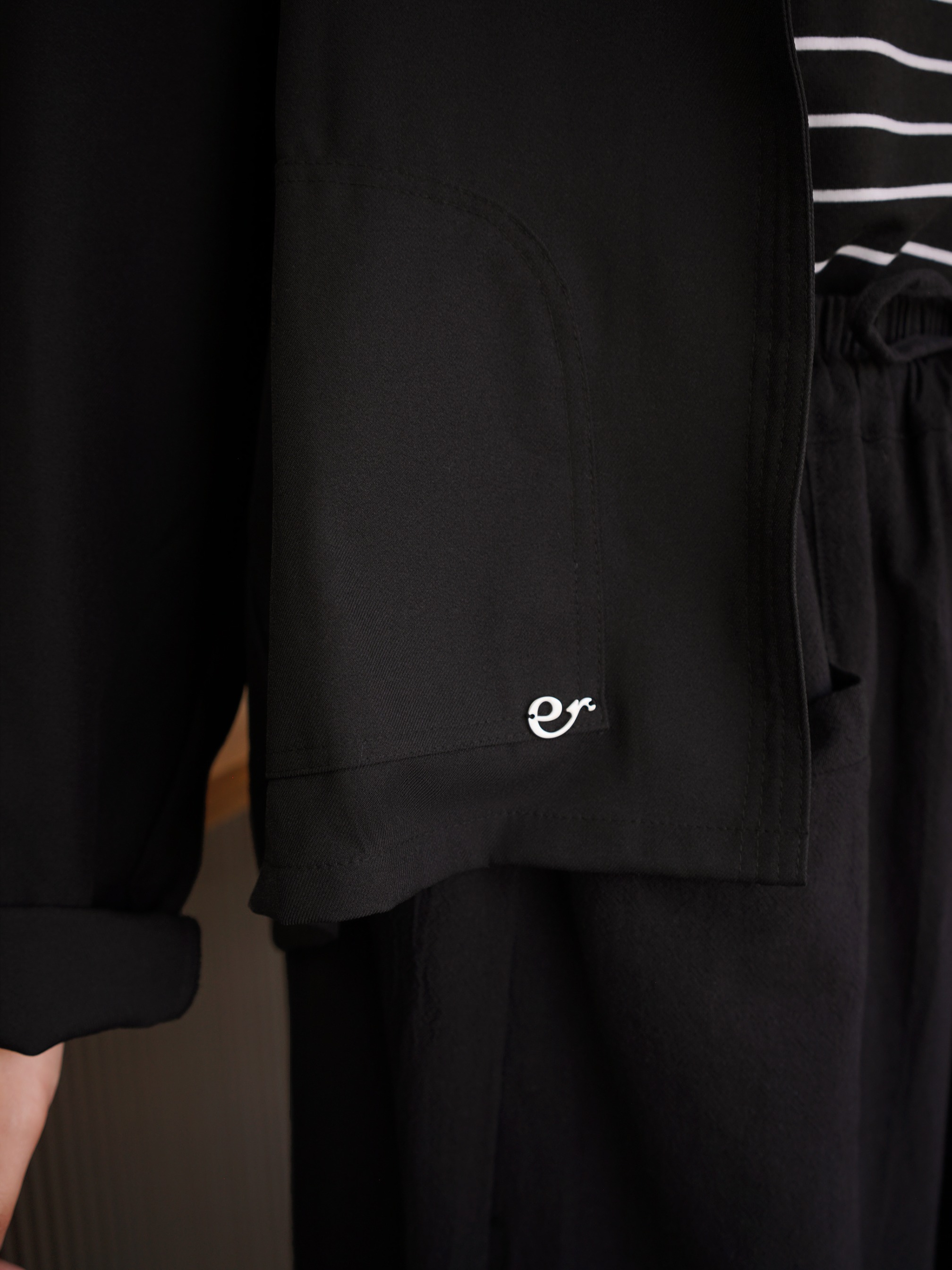 Jeda outer black