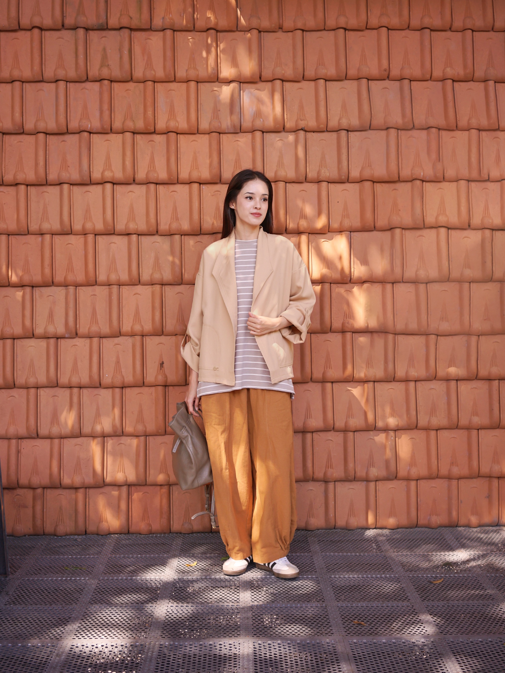 Jeda outer Creamy
