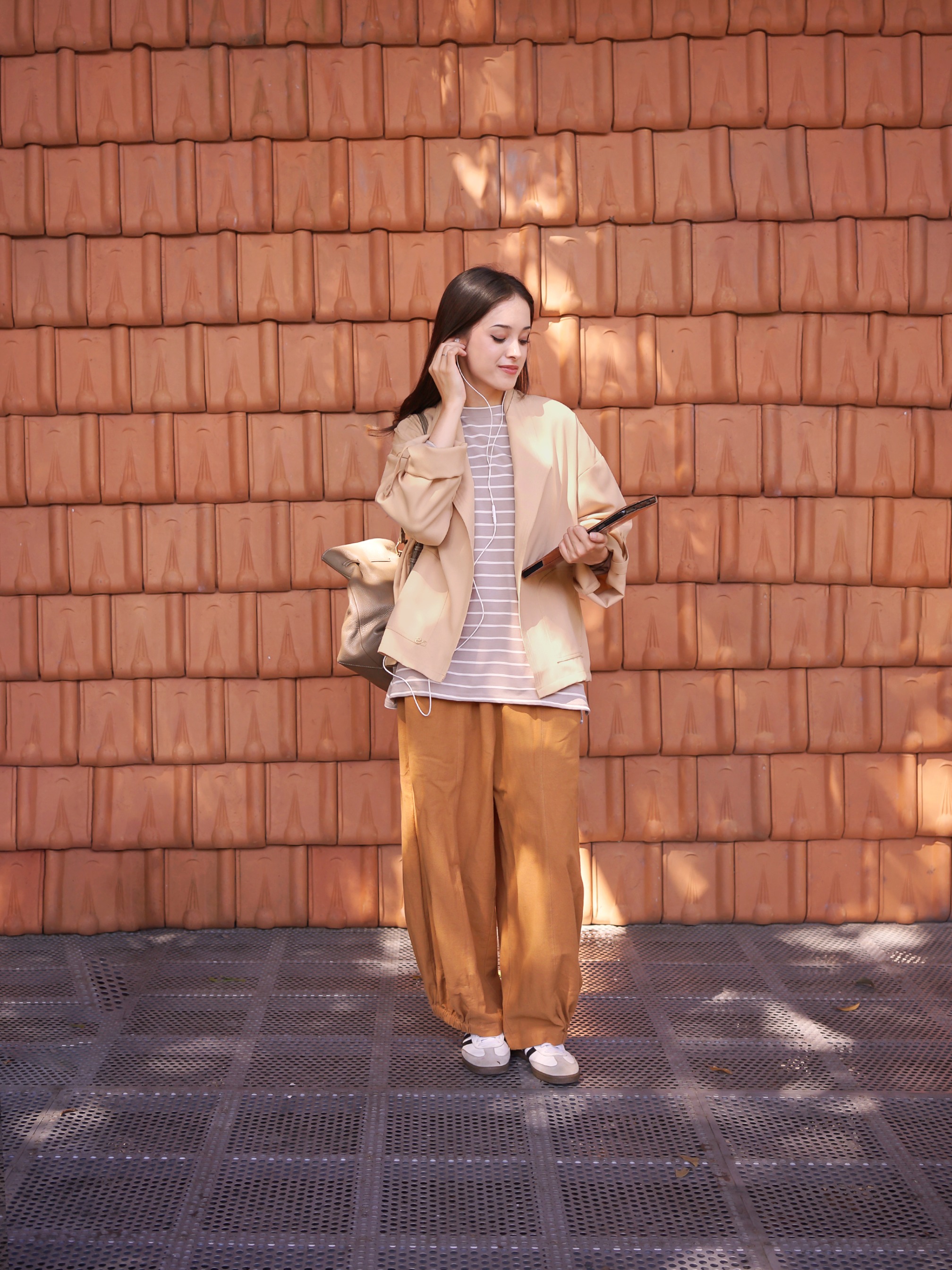 Jeda outer Creamy