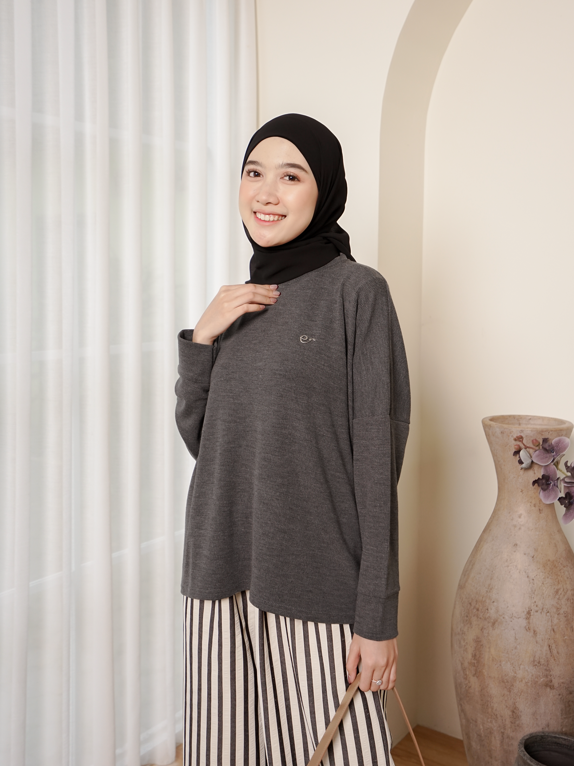 Aina Top Dark Grey