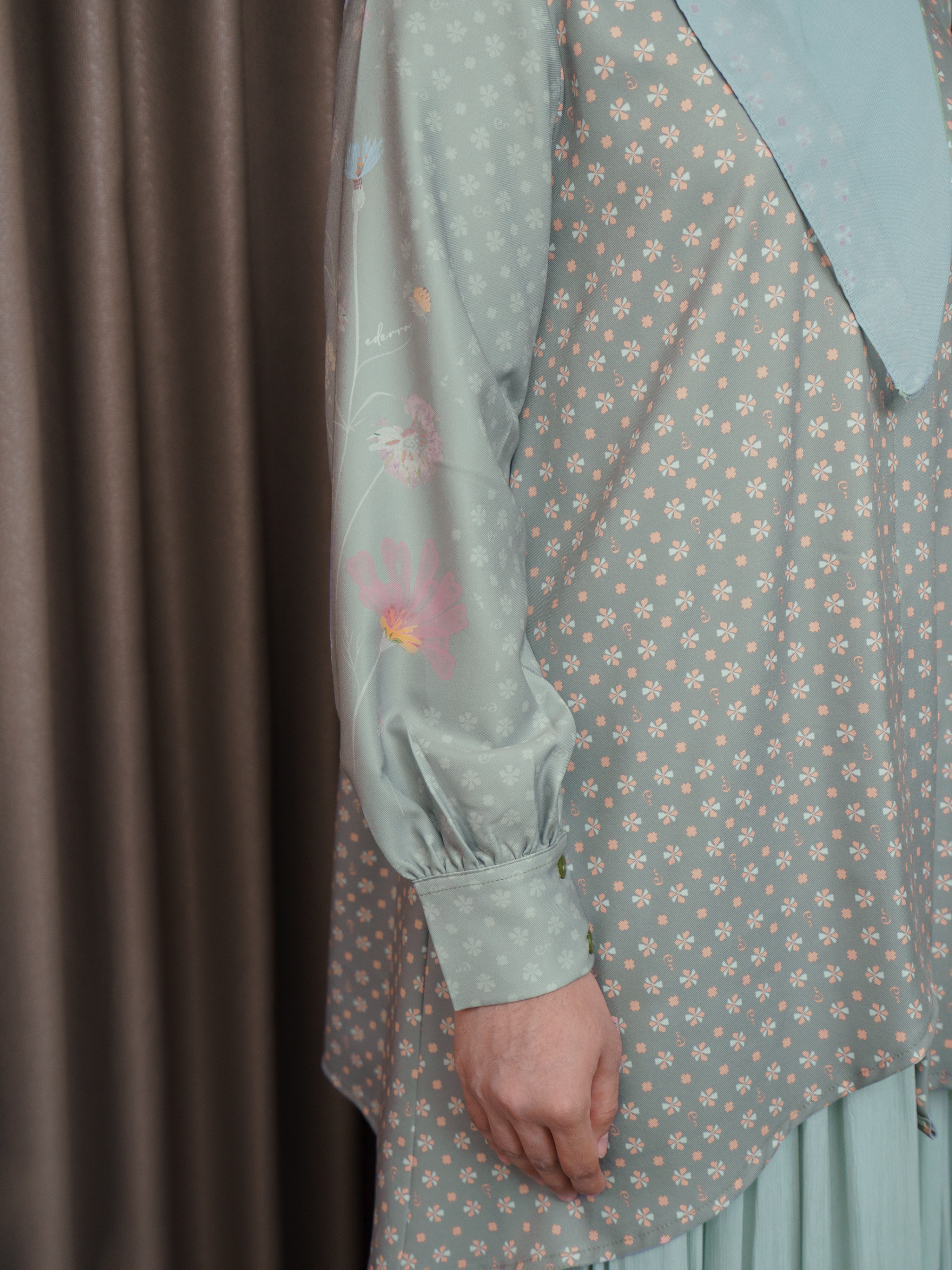 Riuh Senja Blouse Reseda 
