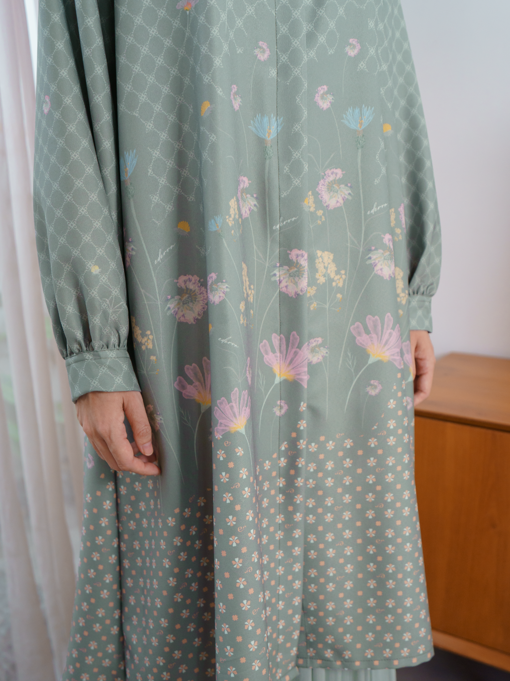 Riuh Senja Tunic Reseda