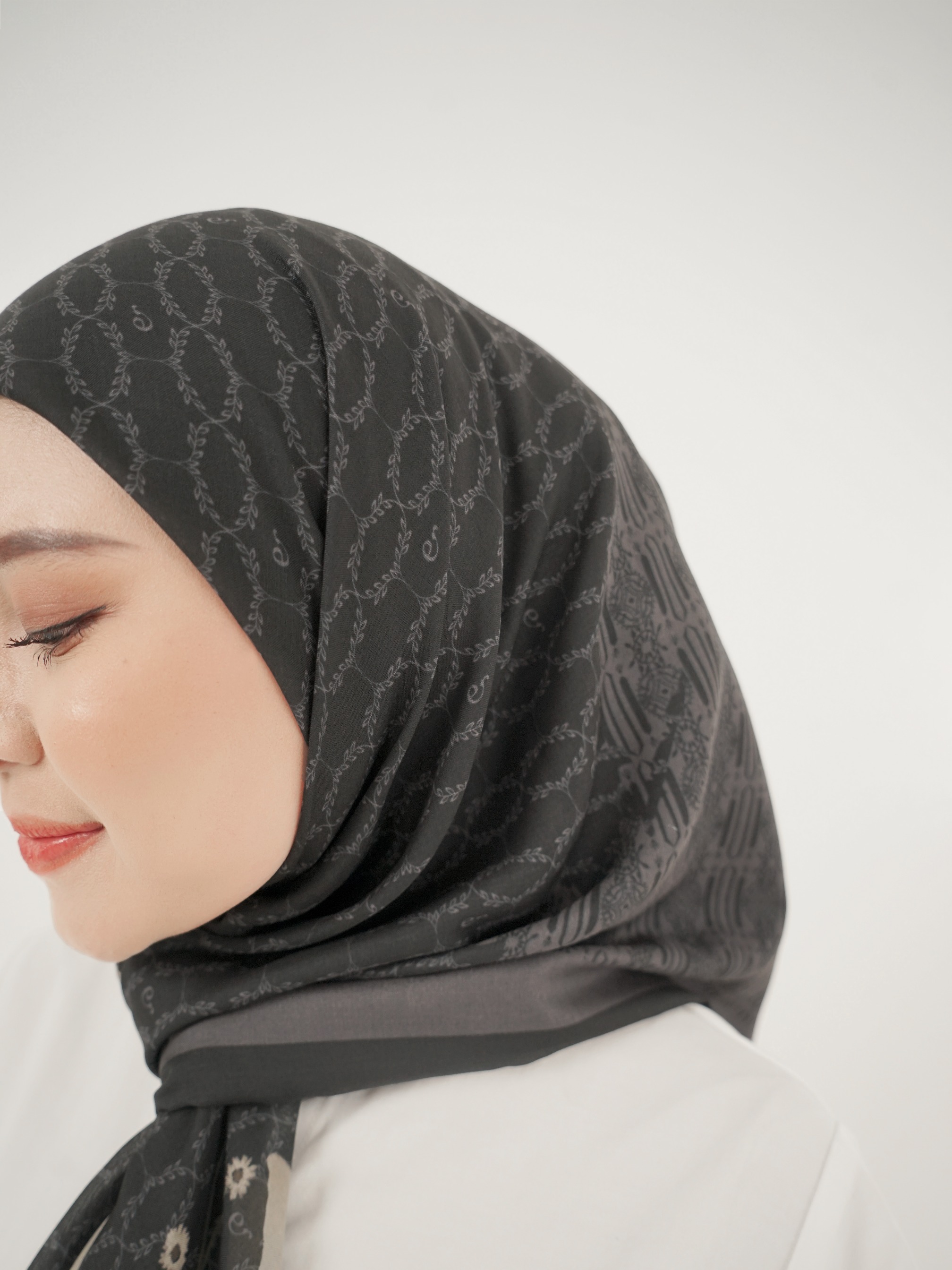 Malya Scarf Jet Black