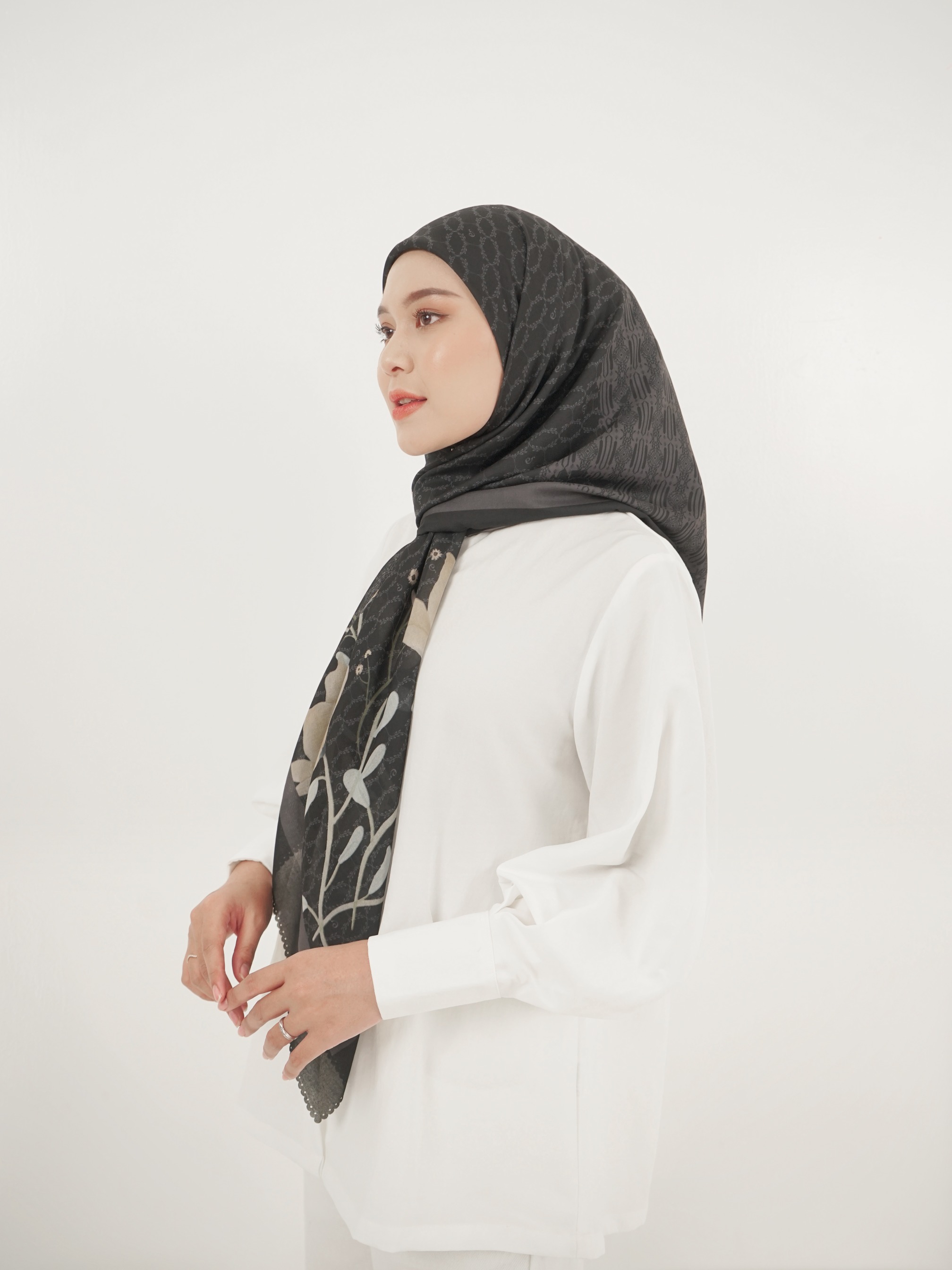 Malya Scarf Jet Black