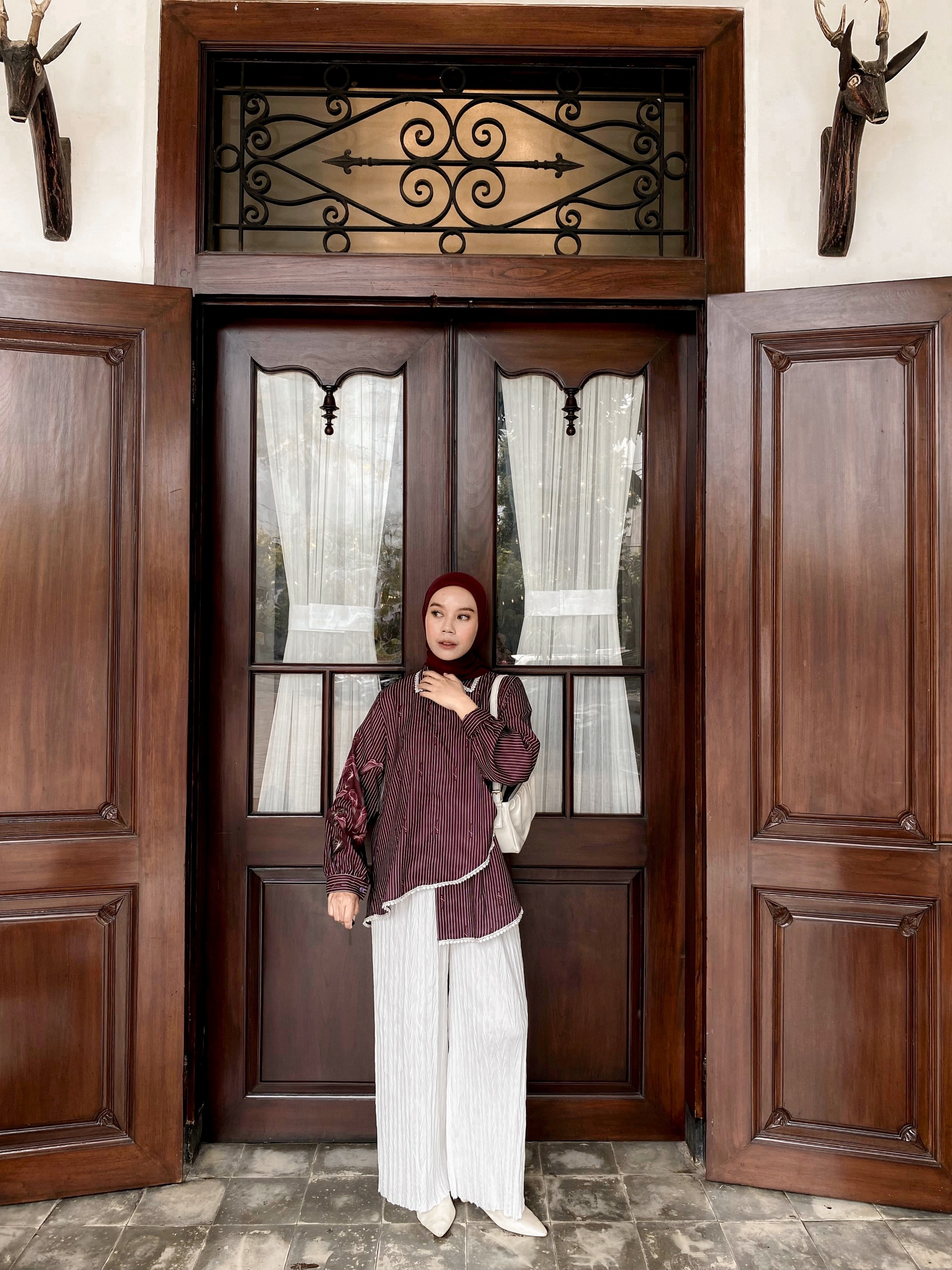 Anggun Top Maroon
