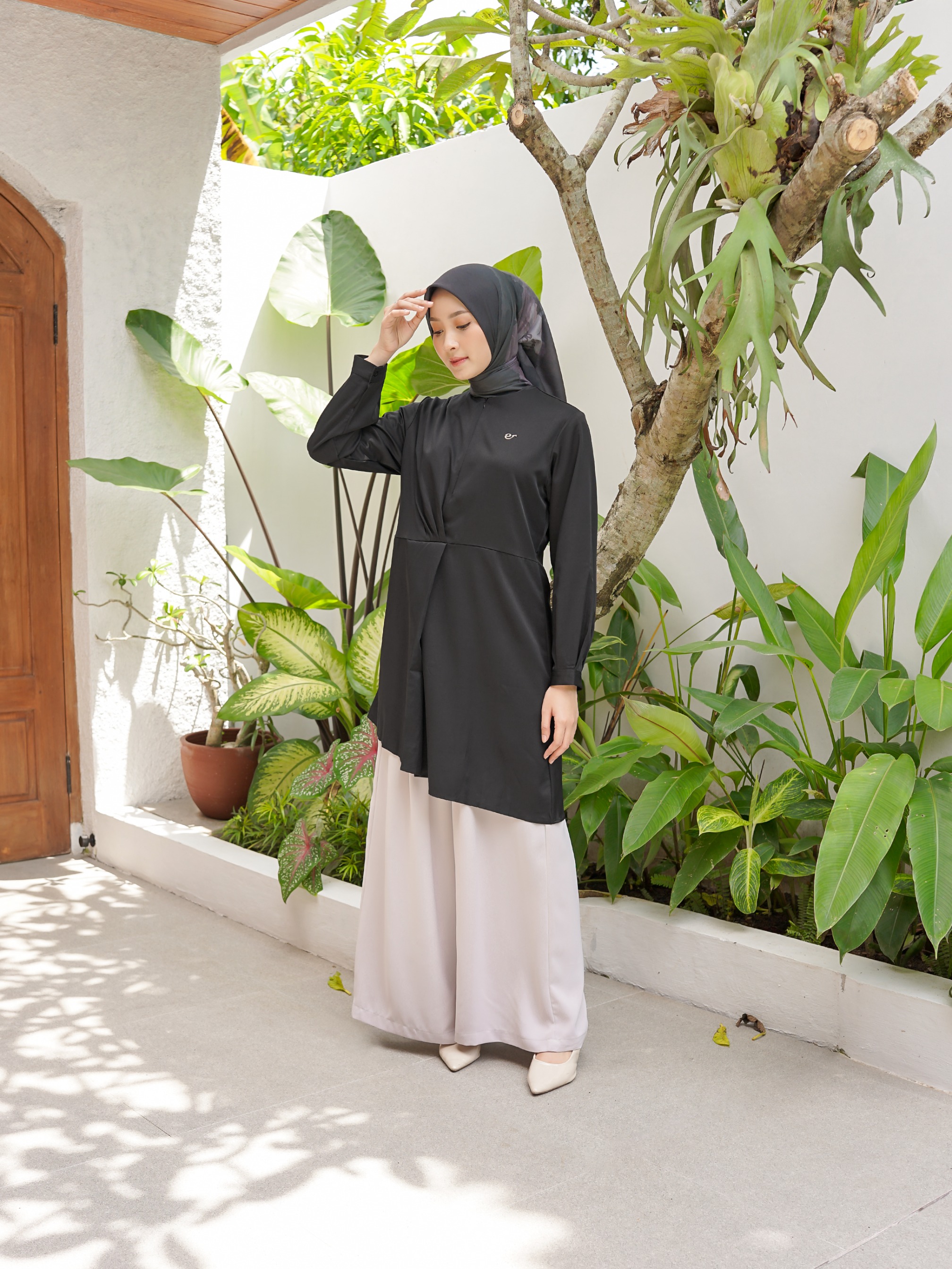 Larina Tunic Black