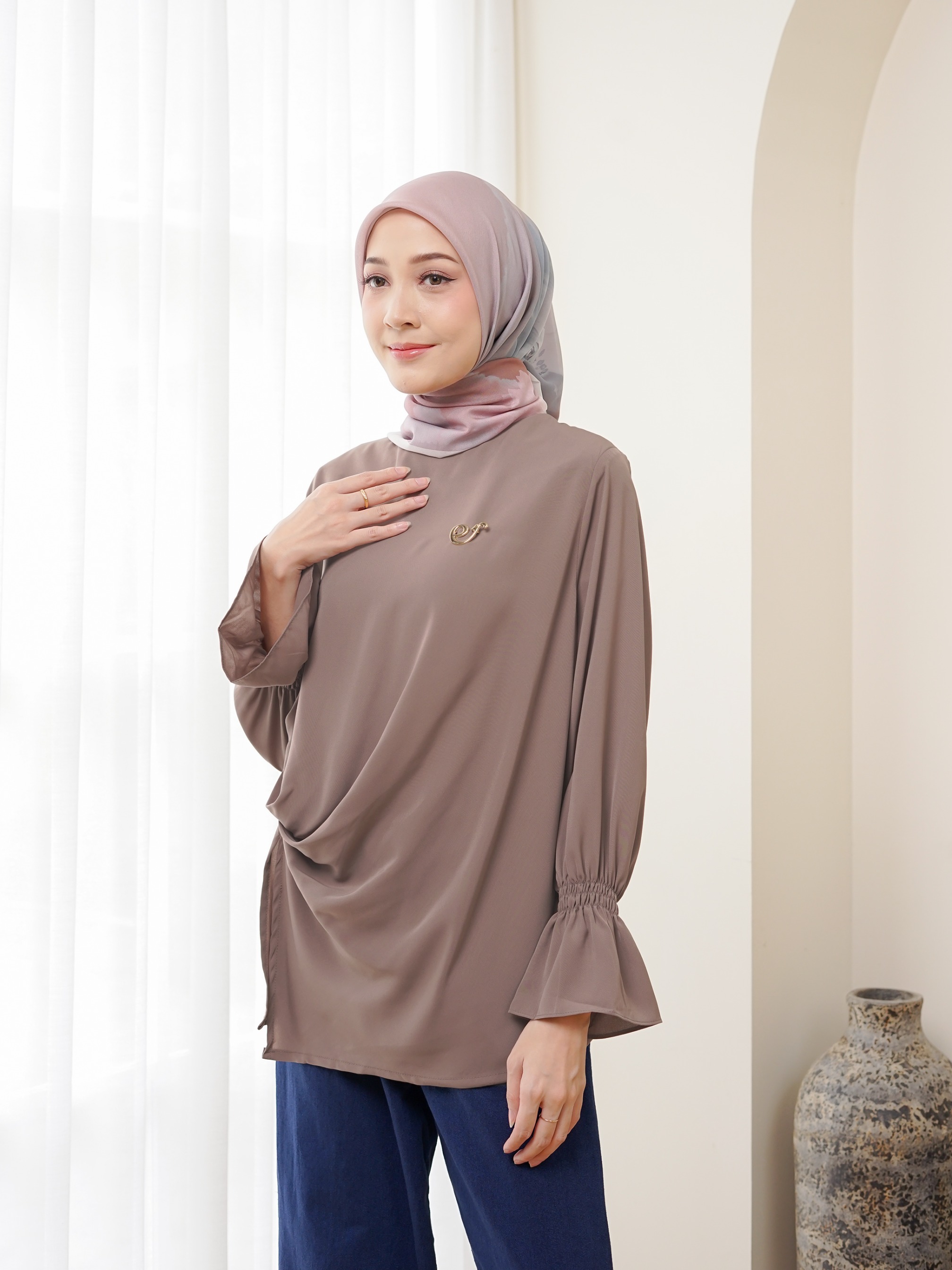 Tyra blouse taupe
