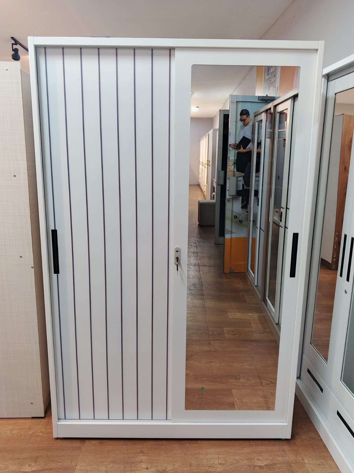 Offo Living - Lemari Pakaian Besi Sliding 2 Pintu Putih Cermin