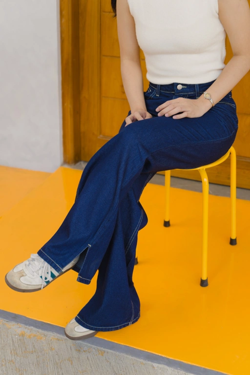 Image of EIRA STRAIGHT JEANS