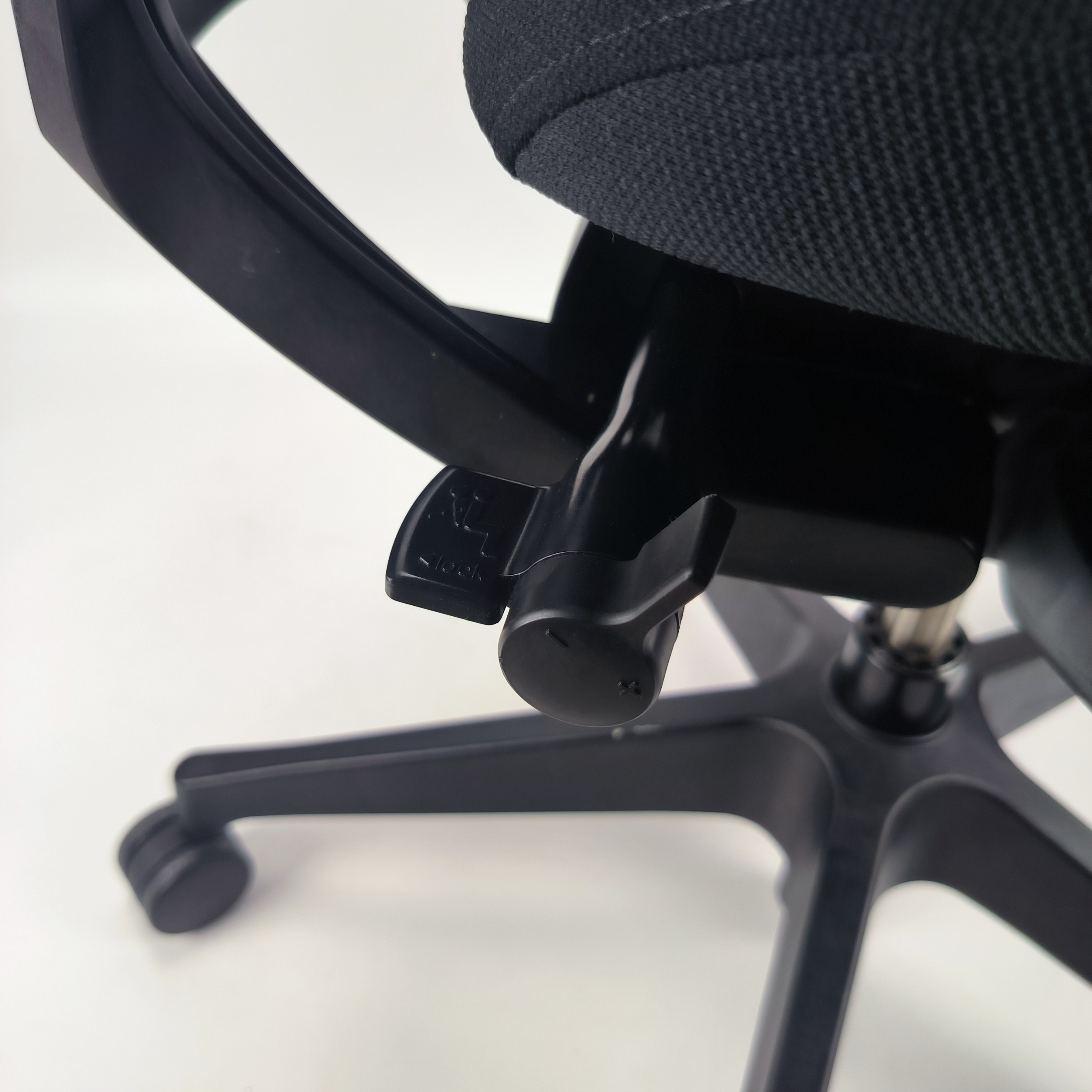 Itoki Epios Ergonomic Office Chair