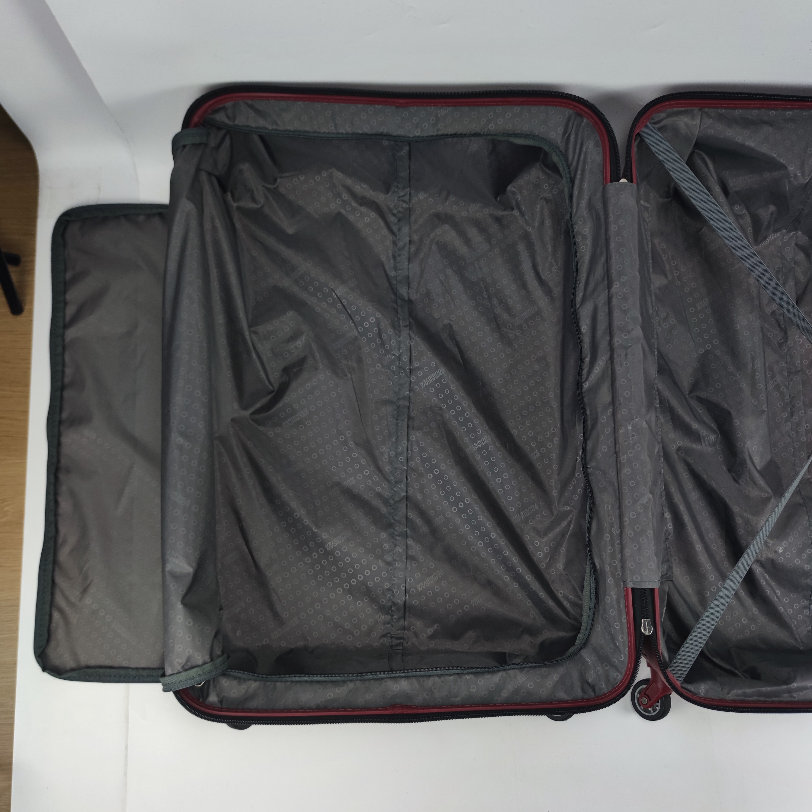 Traveler's Choice Palencia 2.0 Hardcase Luggage 24 Inch