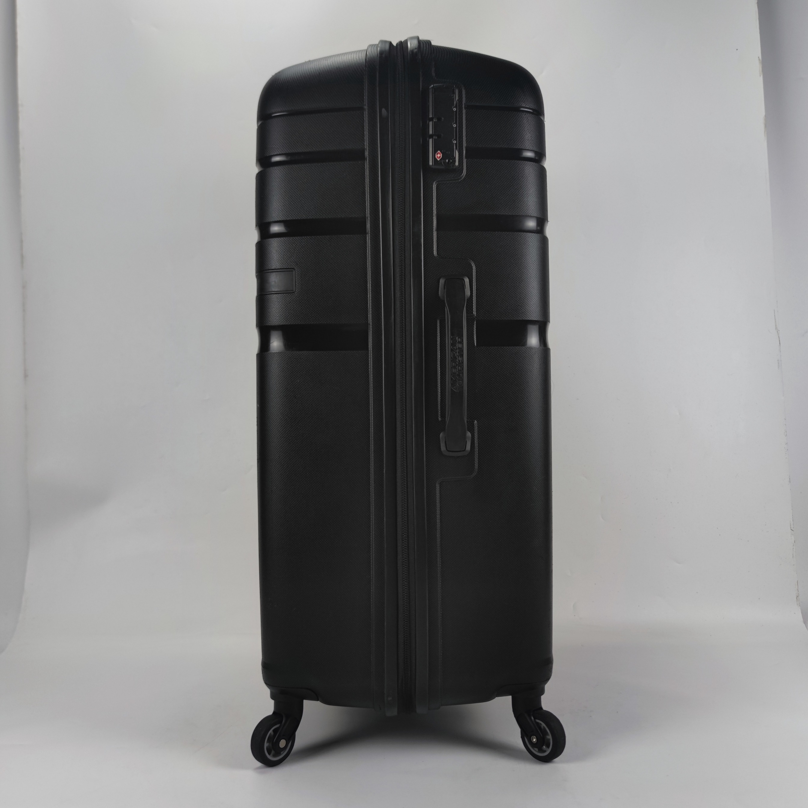 American Tourister Upland Spinner Lightweight Hardcase Luggage 28 Inch