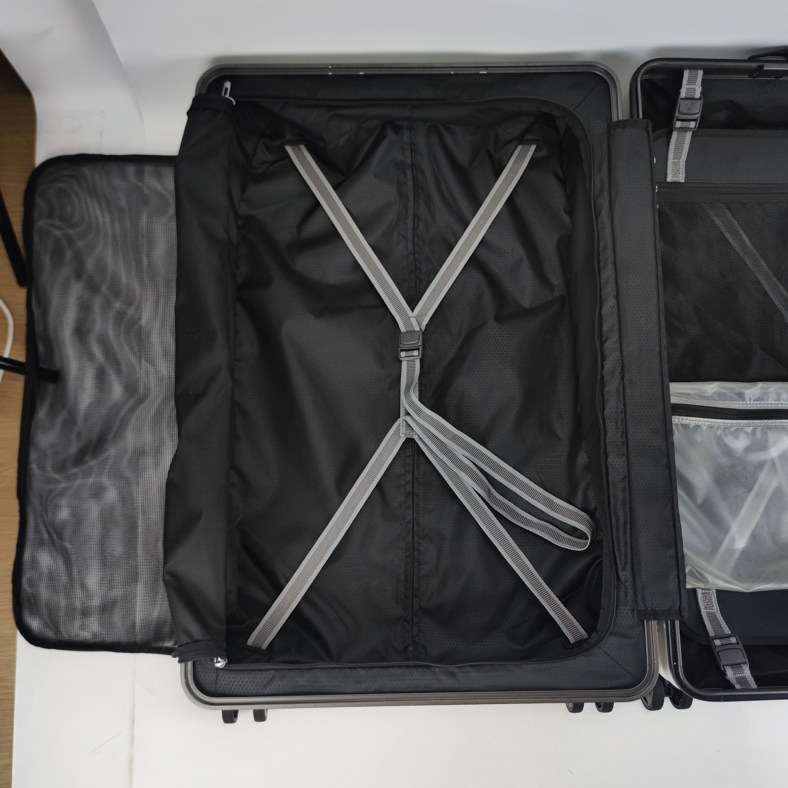 Eminent Gold Shutter Hardcase Luggage 28 Inch