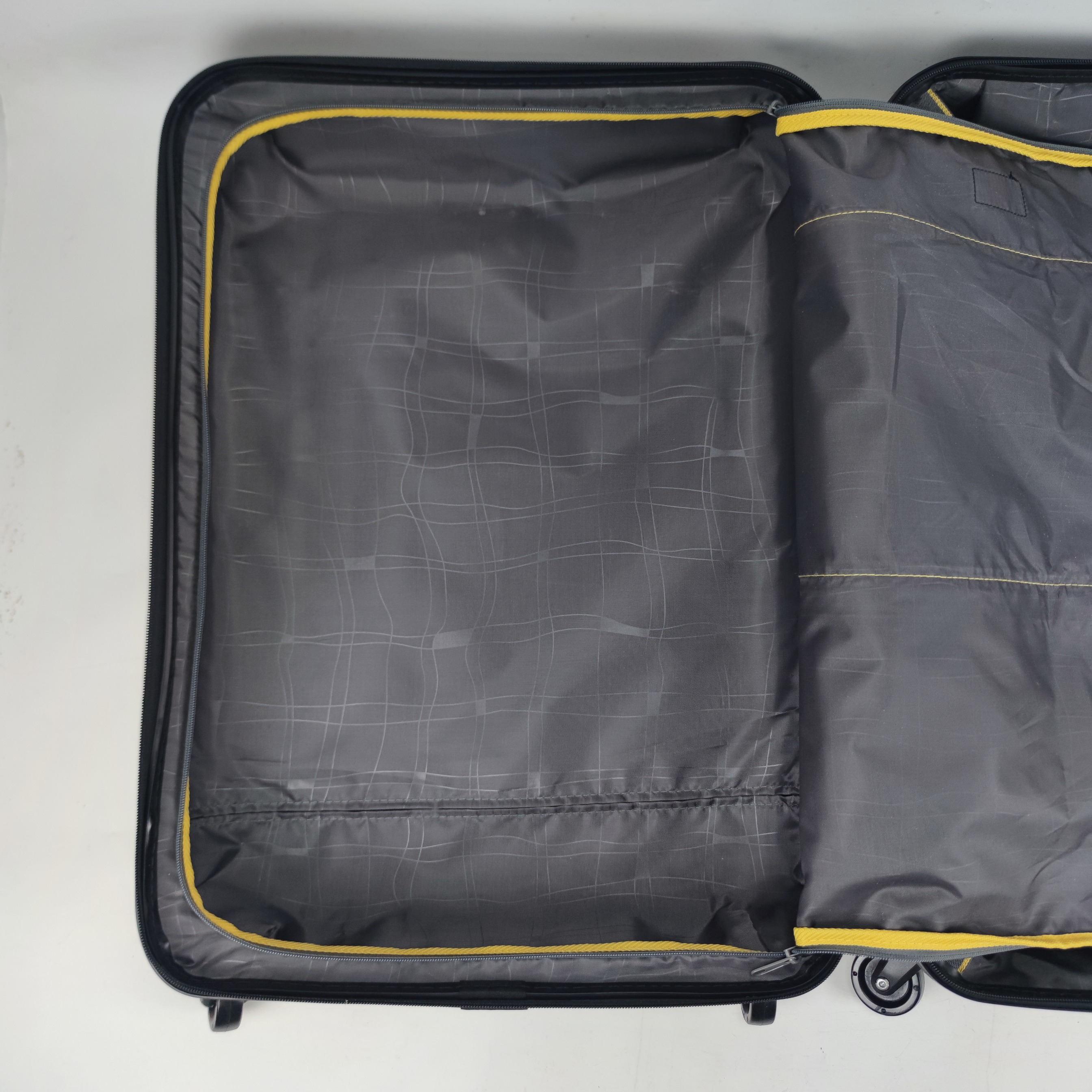Caterpillar Turbo Spinner Hardcase Luggage 24 Inch✔️