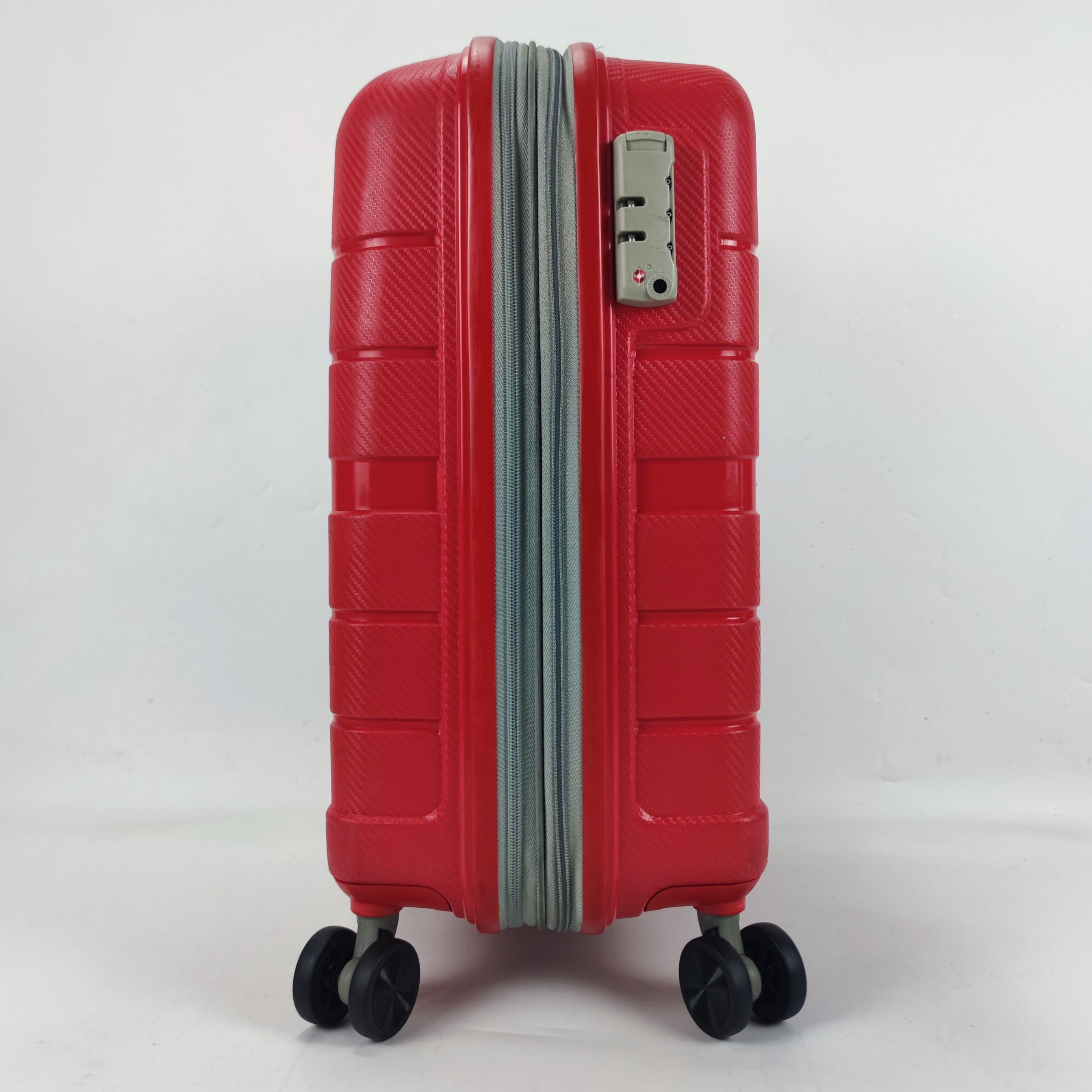 Carlton Voyageur Plus Hardcase Luggage 20 Inch Red ⭕