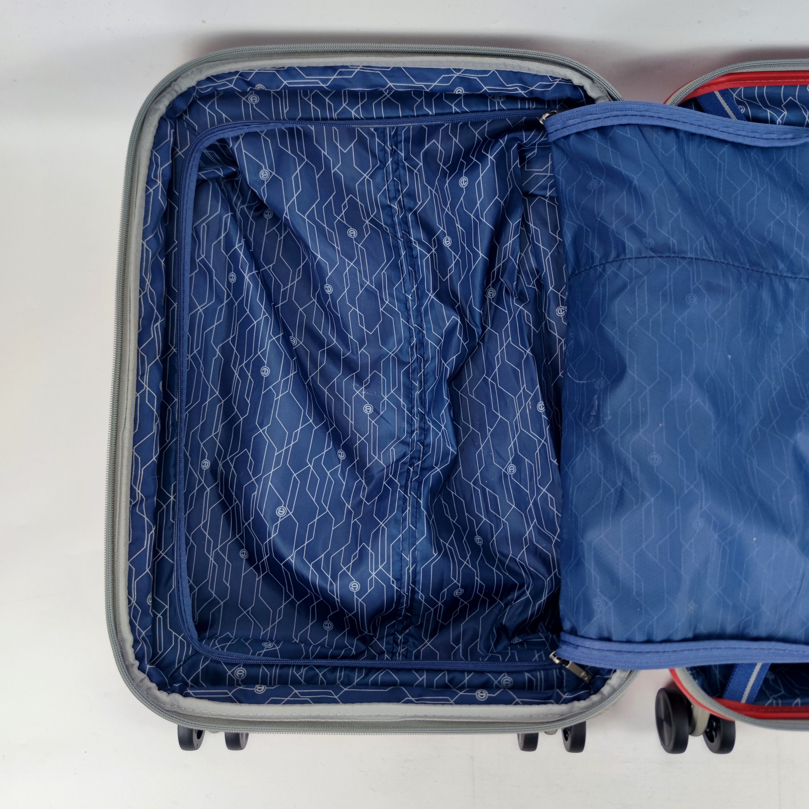 Carlton Voyageur Plus Hardcase Luggage 20 Inch Red ⭕