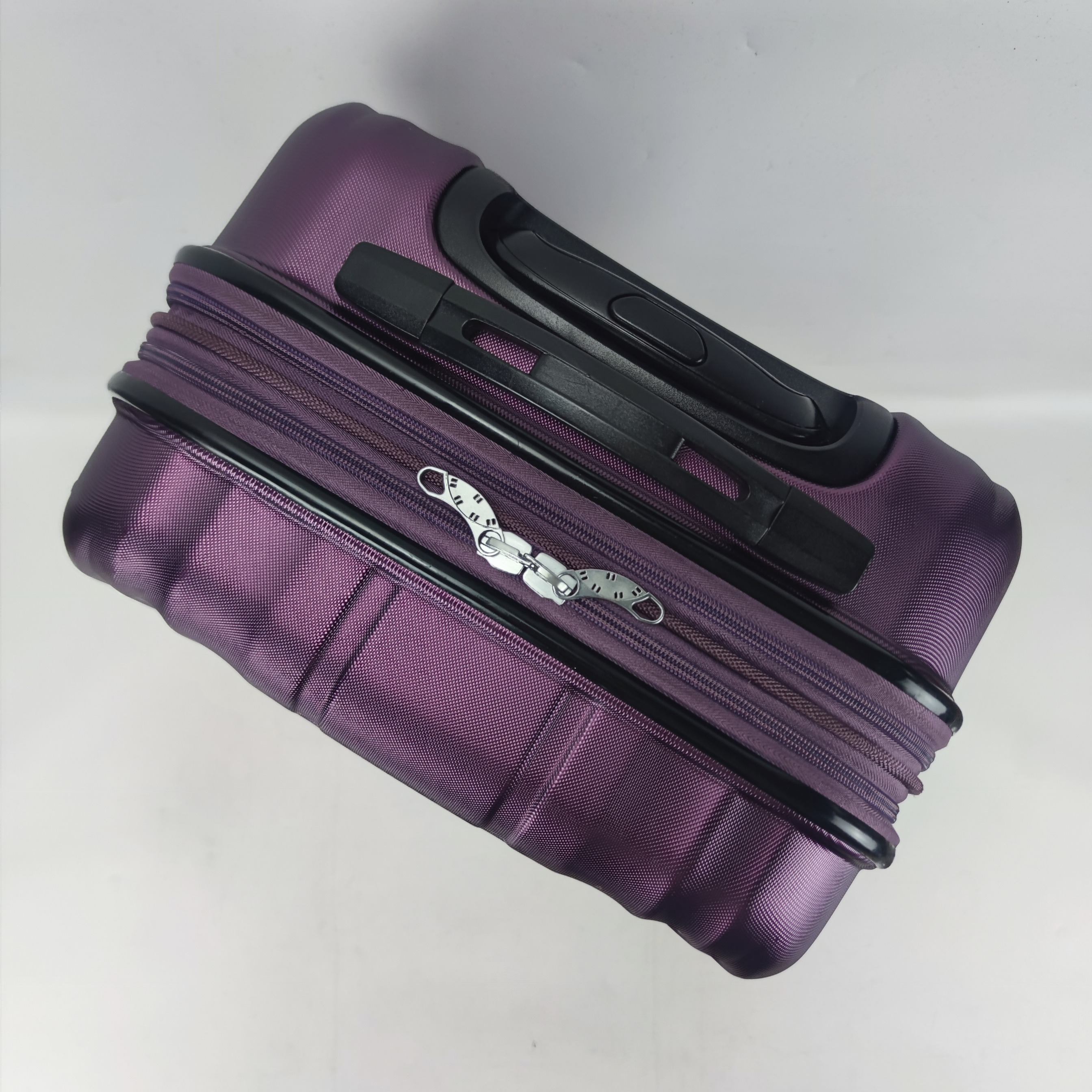 Eminent Lightweight Hardcase Luggage 20 Inch Purple ✔️