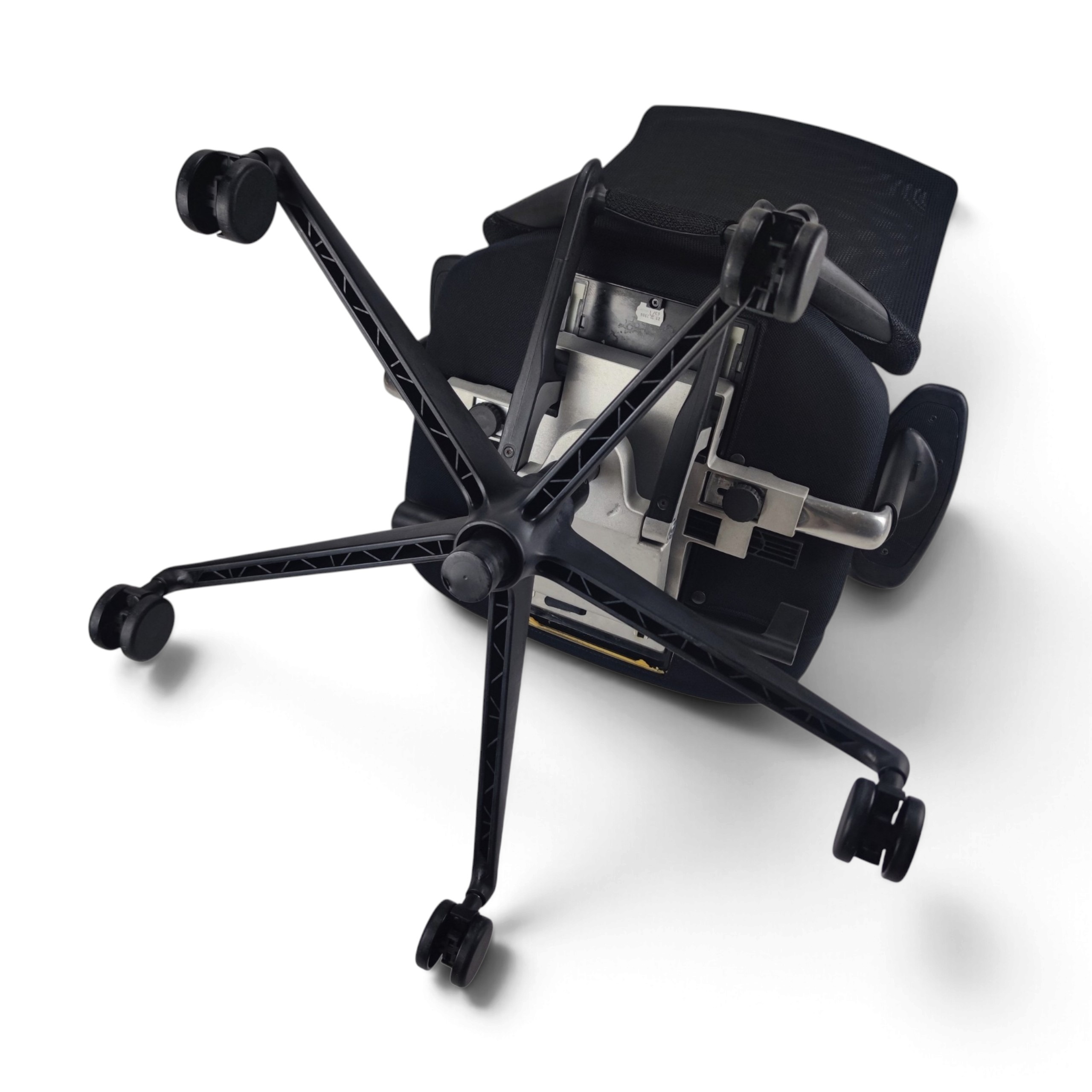 Vitra Meda Pro – Kursi Ergonomis Desainer dari Swiss