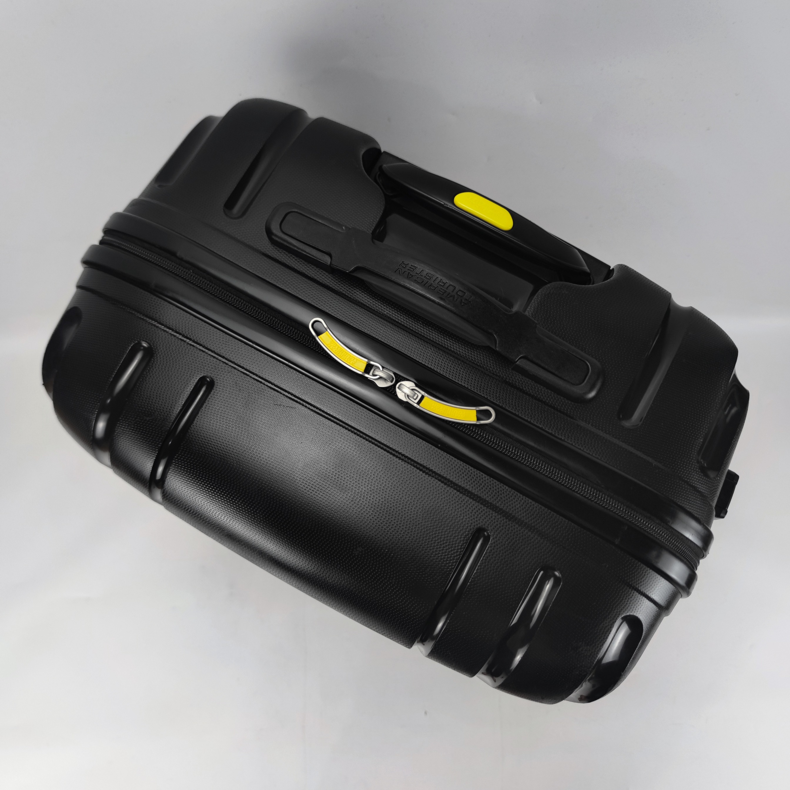 American Tourister Lightrax Lightweight 26 Inch Black