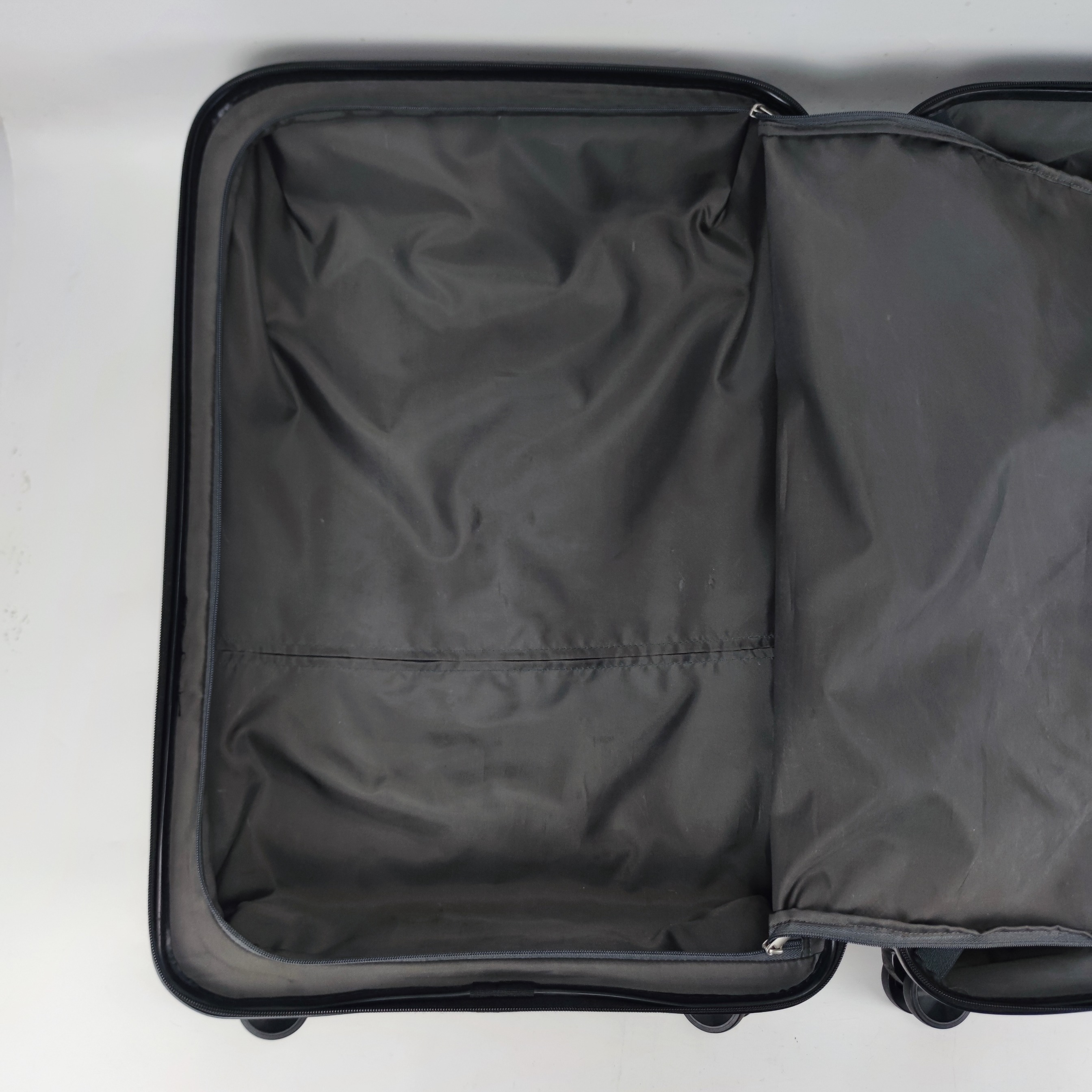 American Tourister Lightrax Lightweight 26 Inch Black